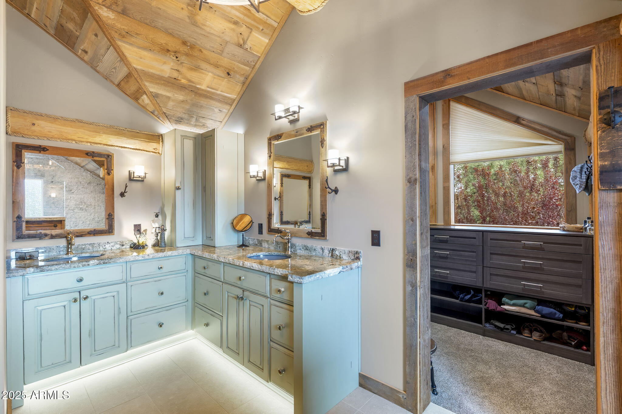 2706 E Wild Rose Circle