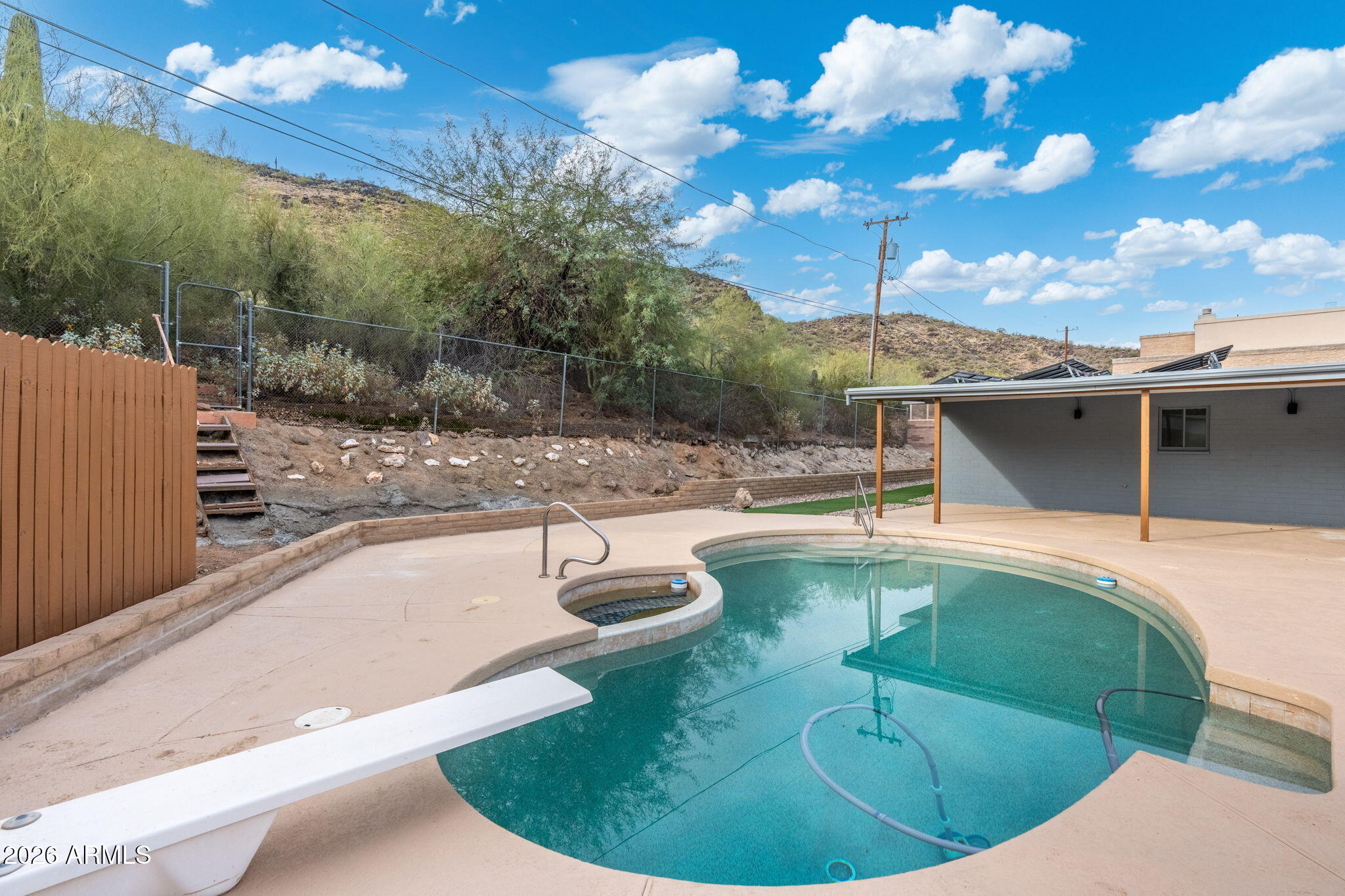 1527 W Windrose Drive