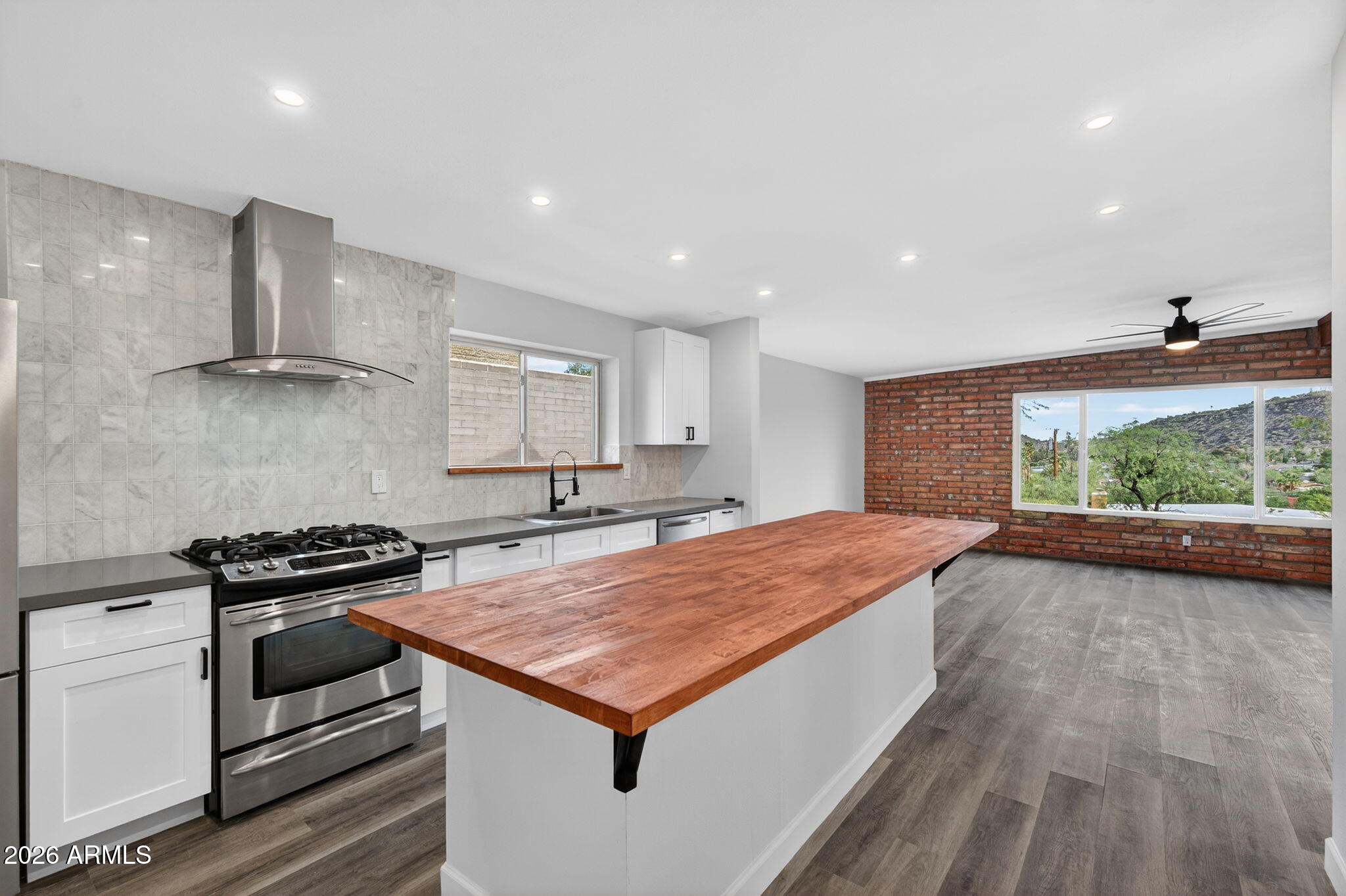 1527 W Windrose Drive