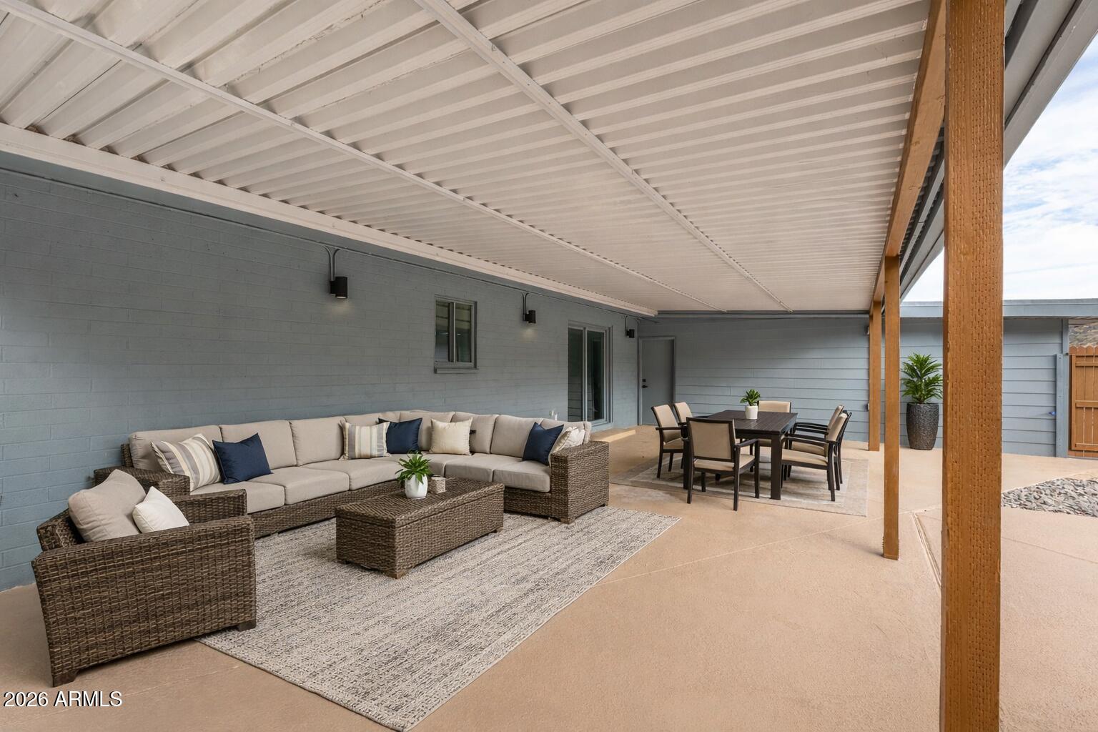 1527 W Windrose Drive