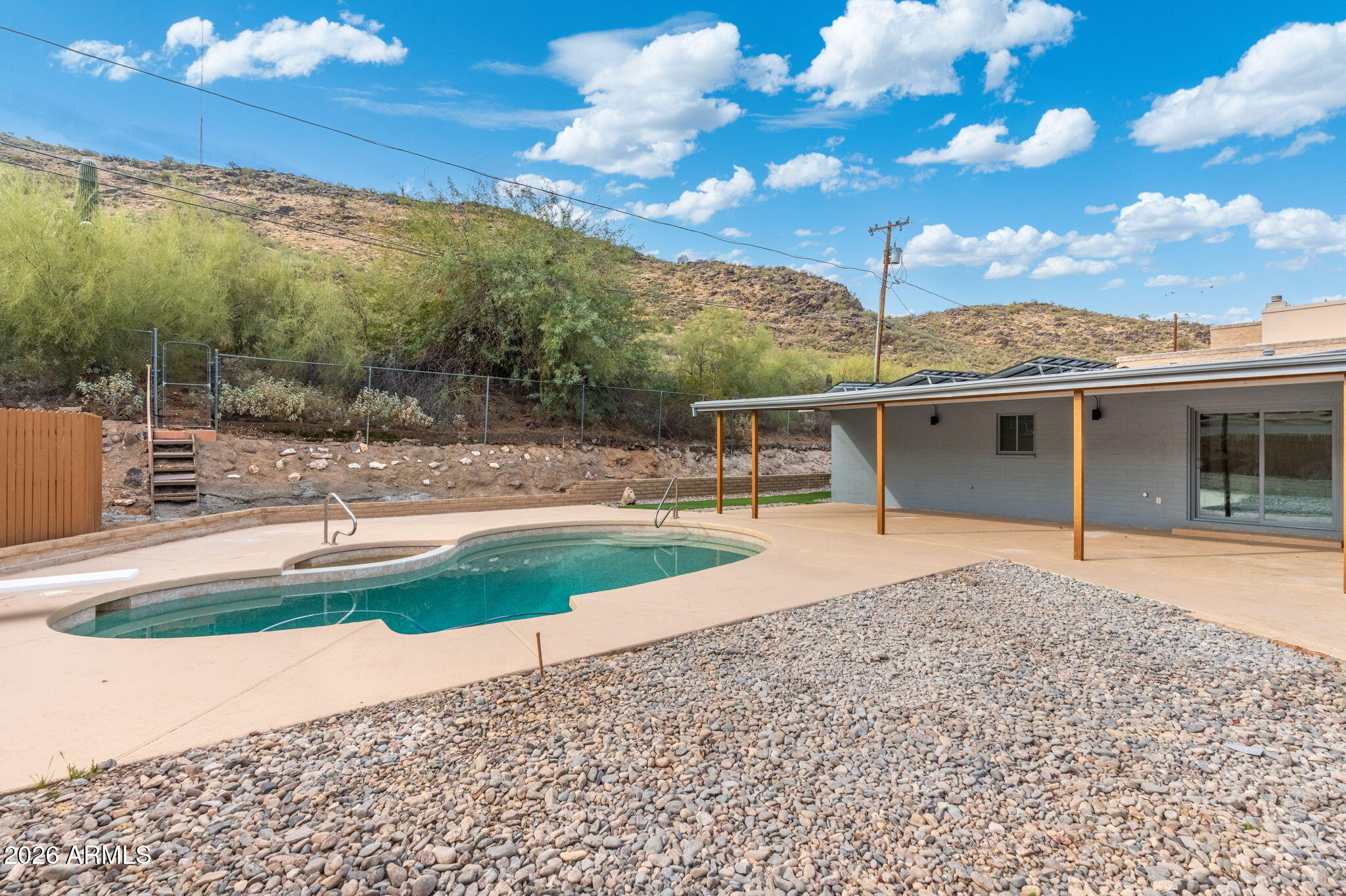 1527 W Windrose Drive