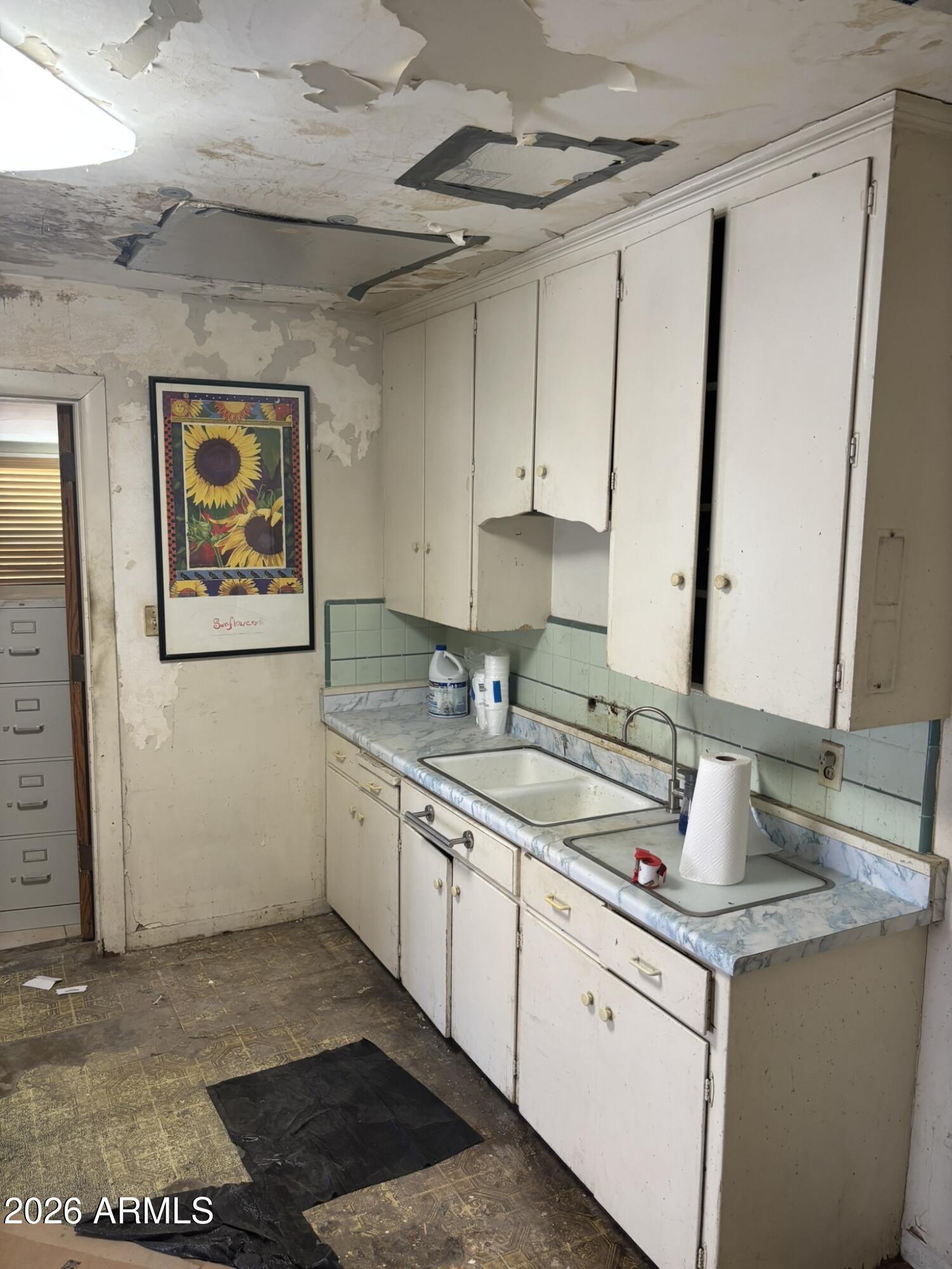 1921 W WHITTON Avenue