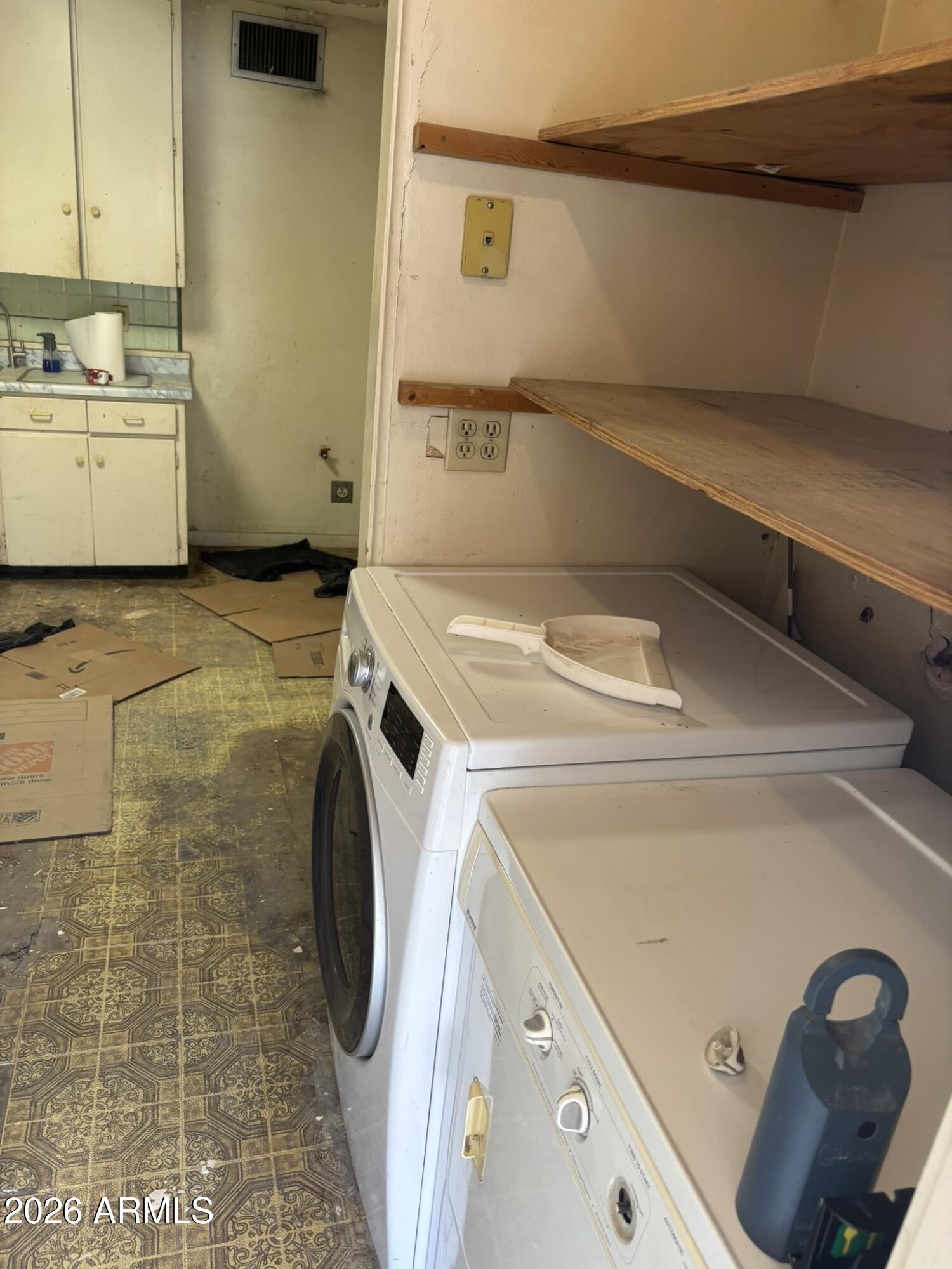 1921 W WHITTON Avenue