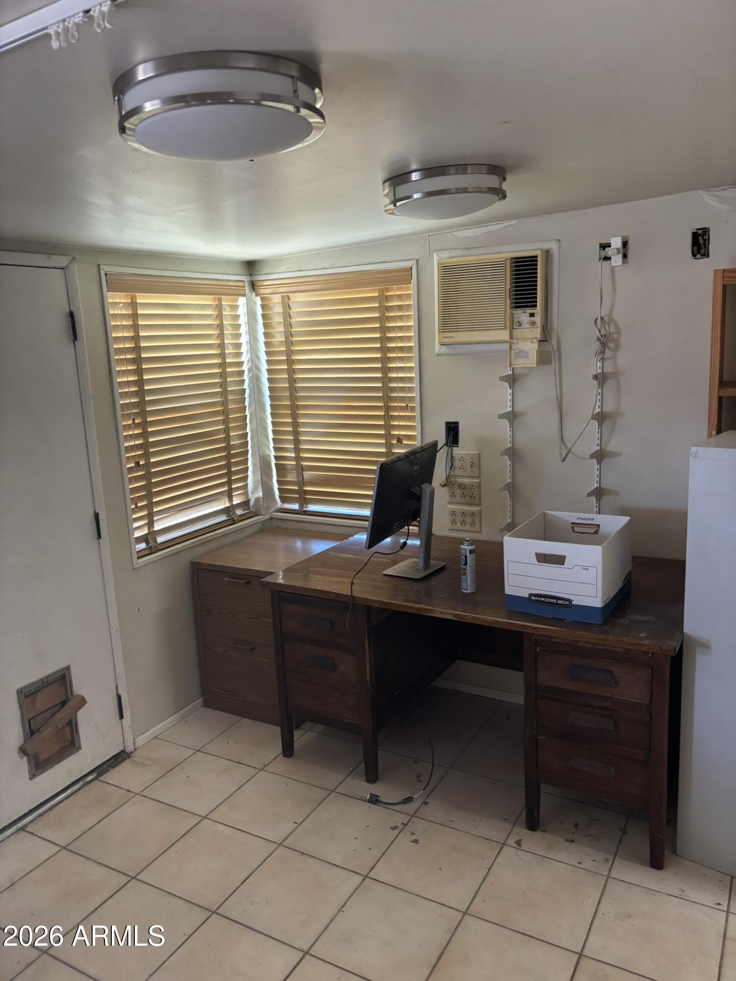 1921 W WHITTON Avenue