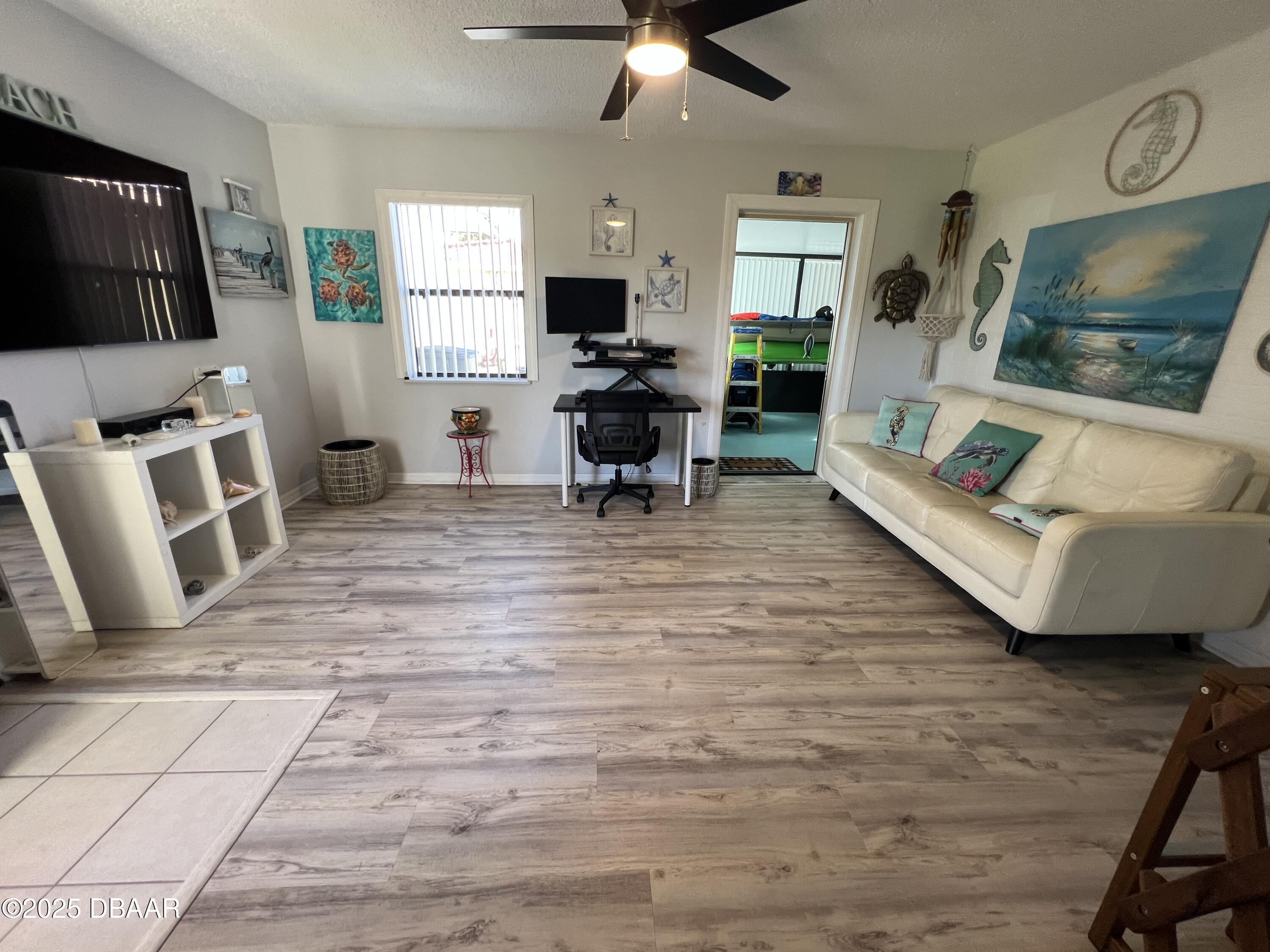 601 Robin Road, B