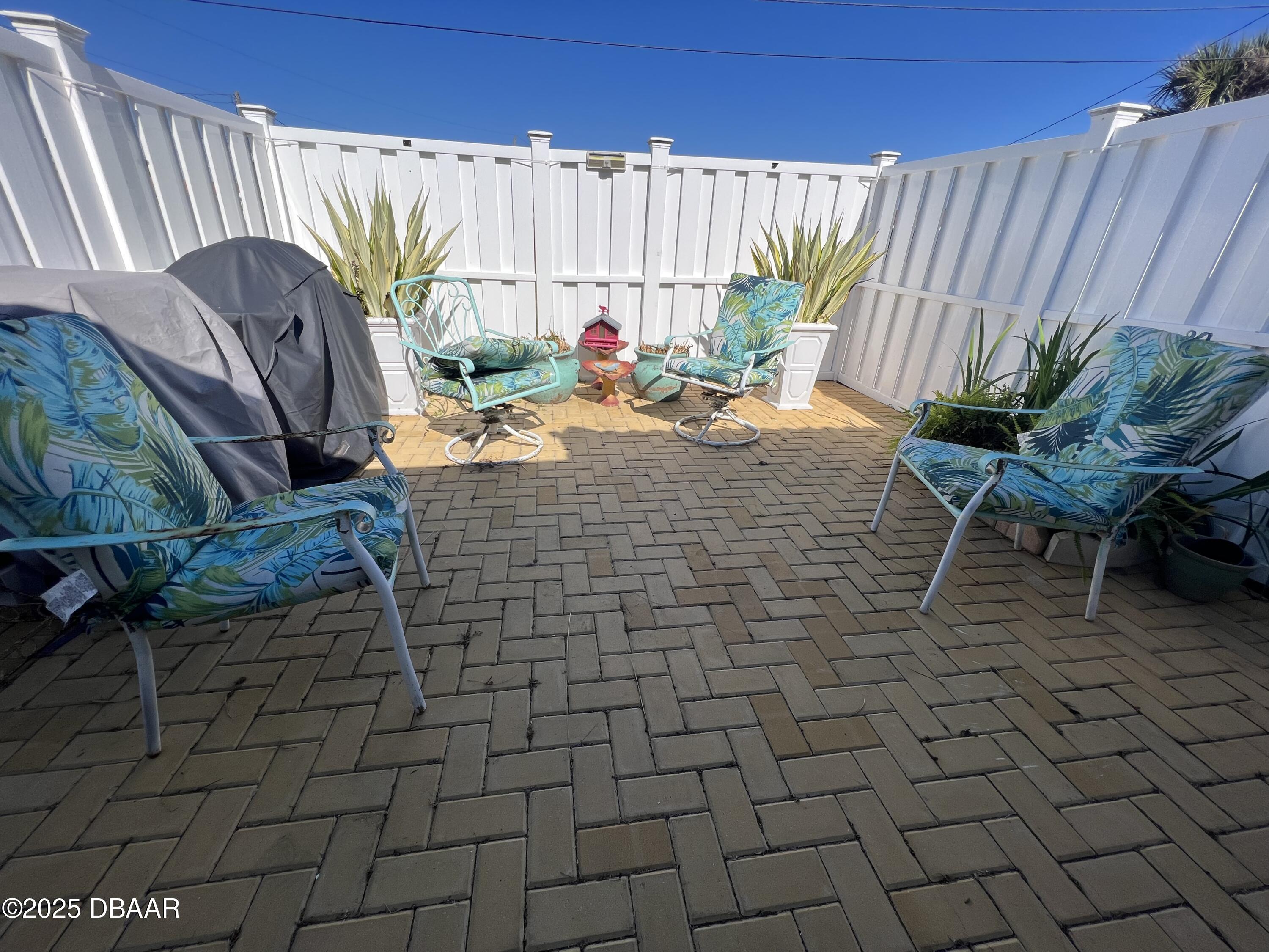 601 Robin Road, B