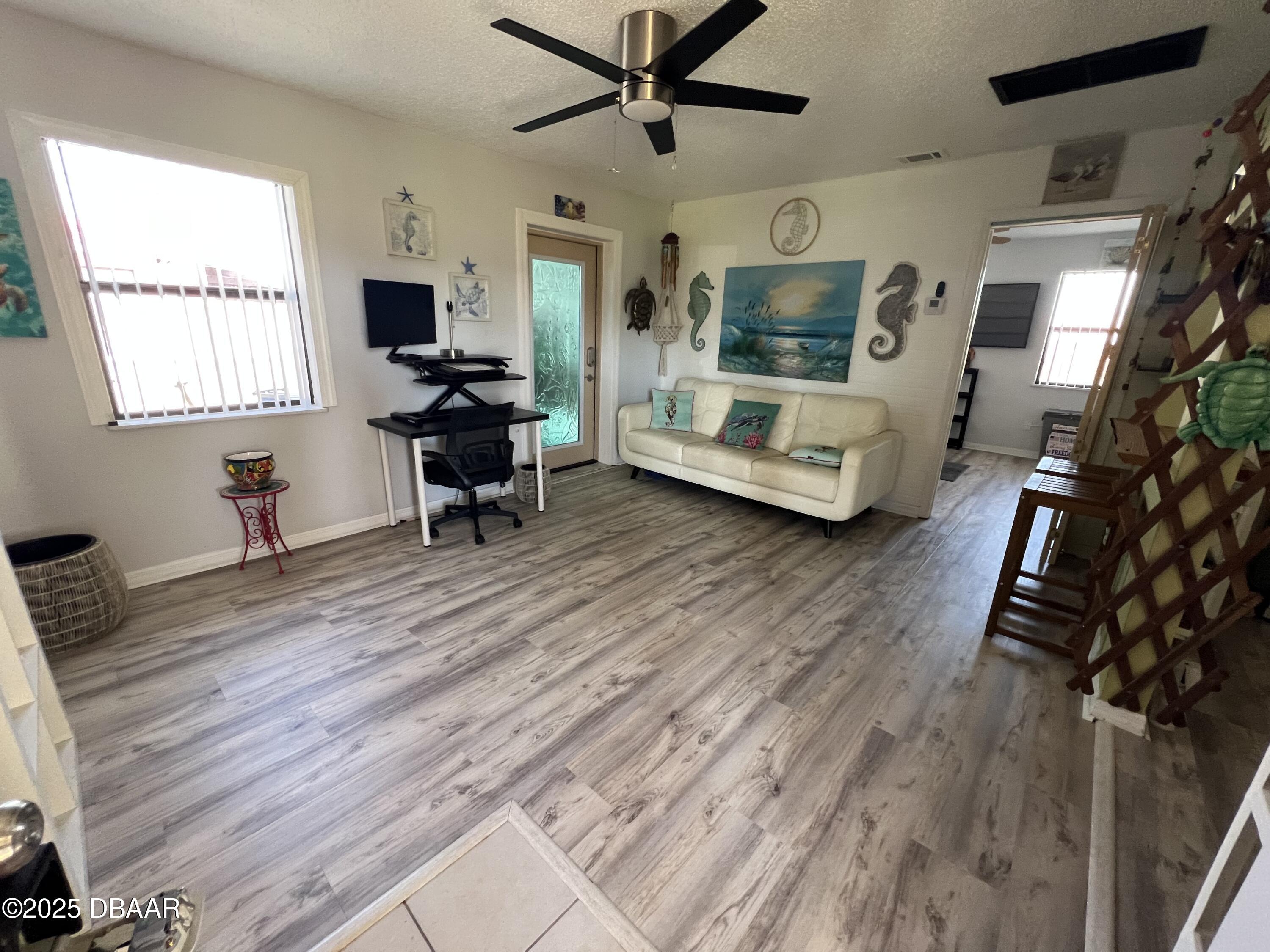 601 Robin Road, B