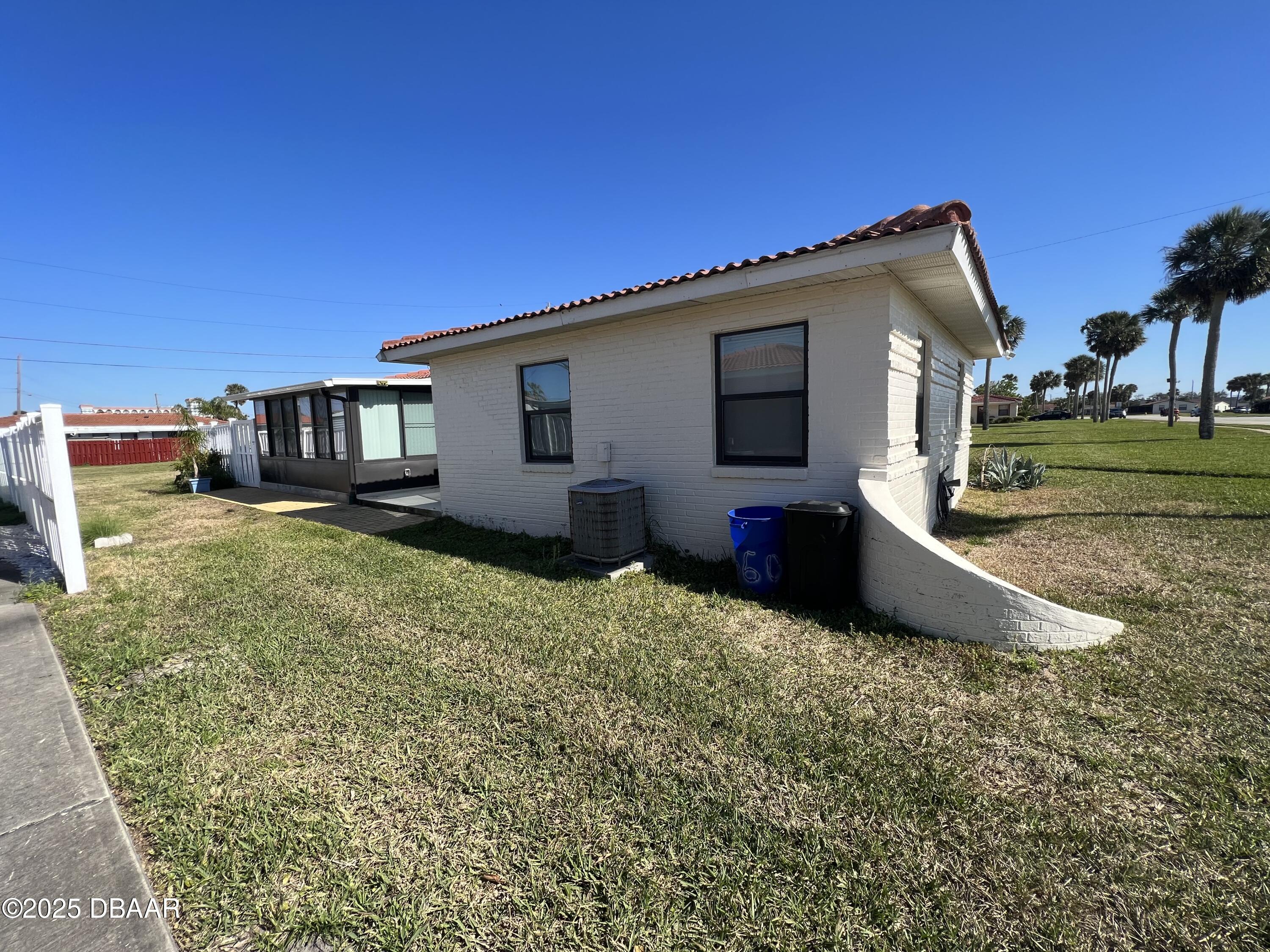 601 Robin Road, B