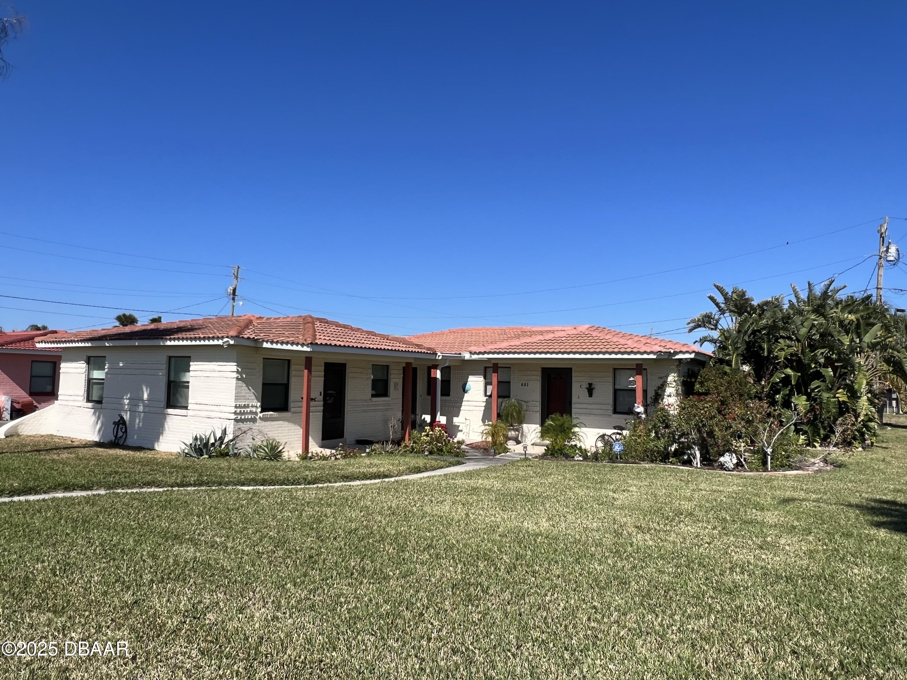 601 Robin Road, B
