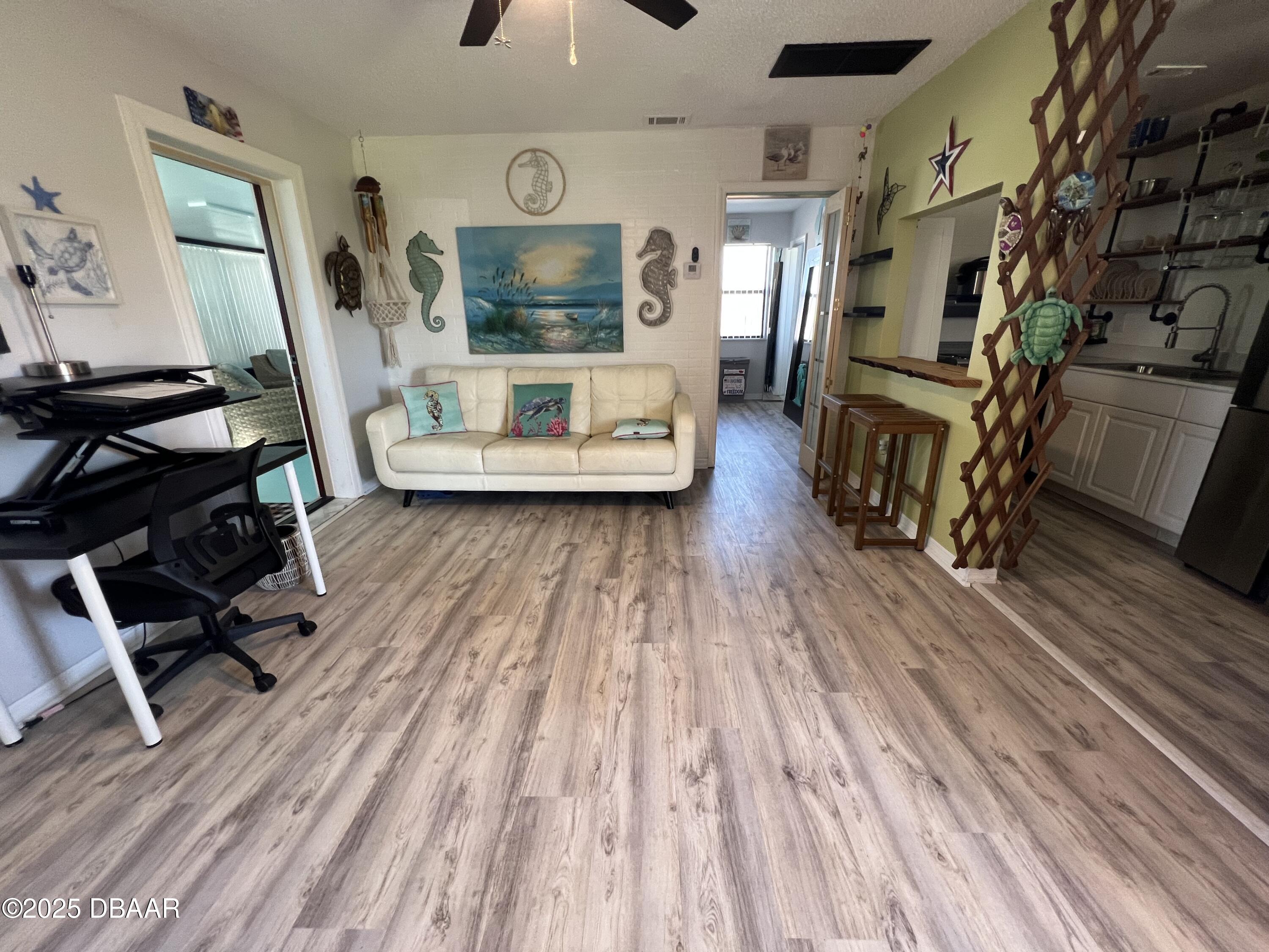 601 Robin Road, B