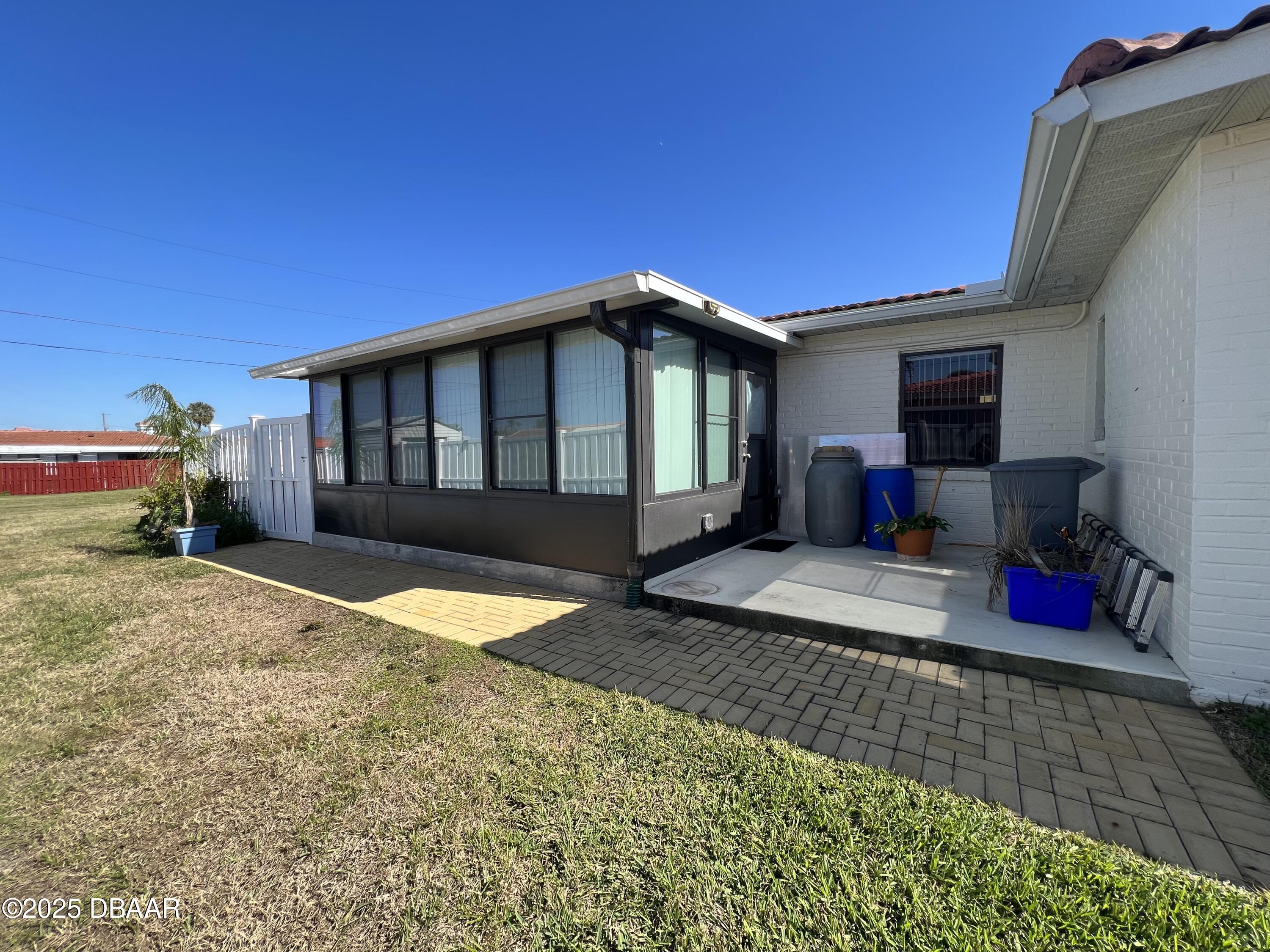 601 Robin Road, B