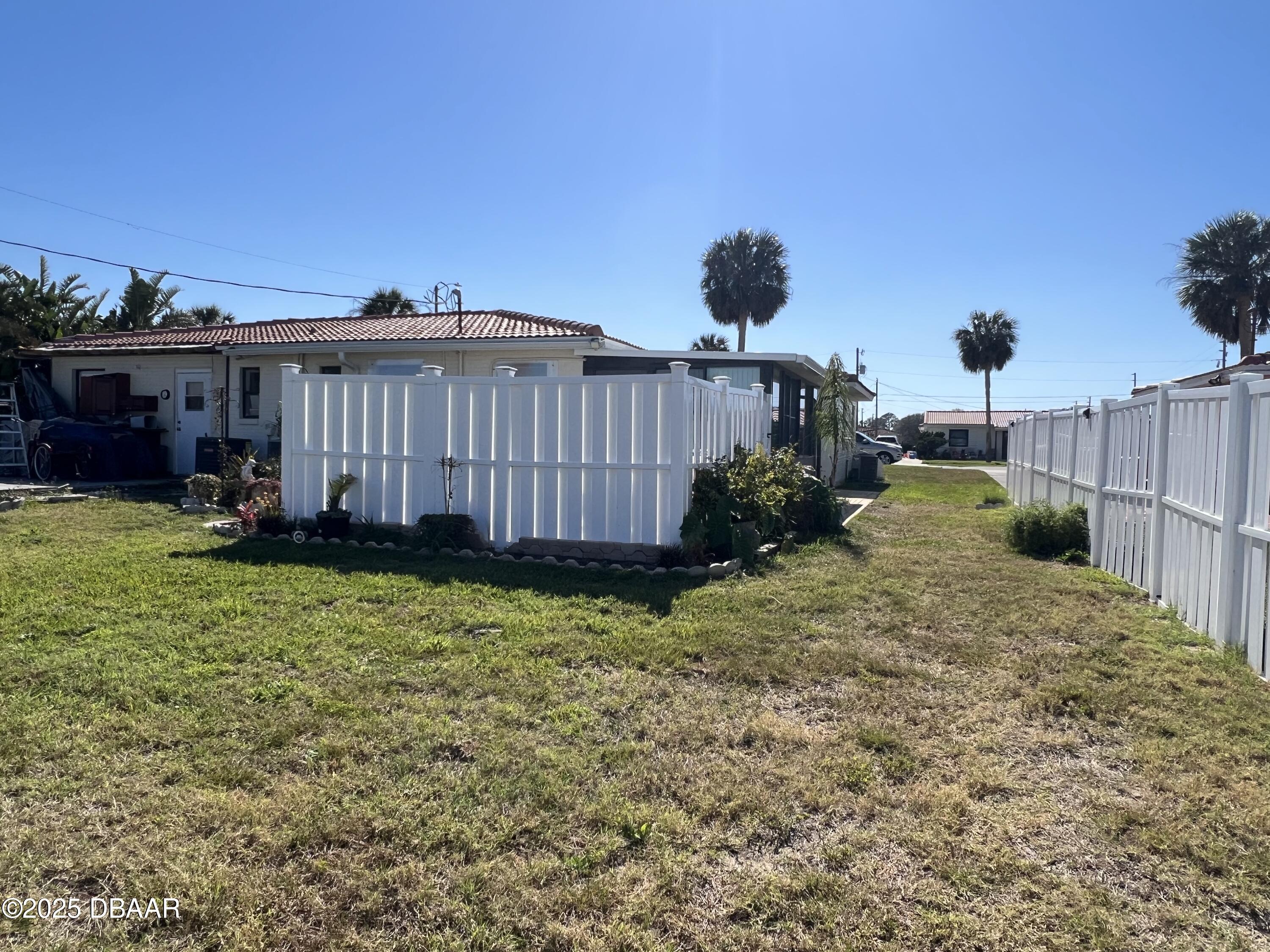 601 Robin Road, B