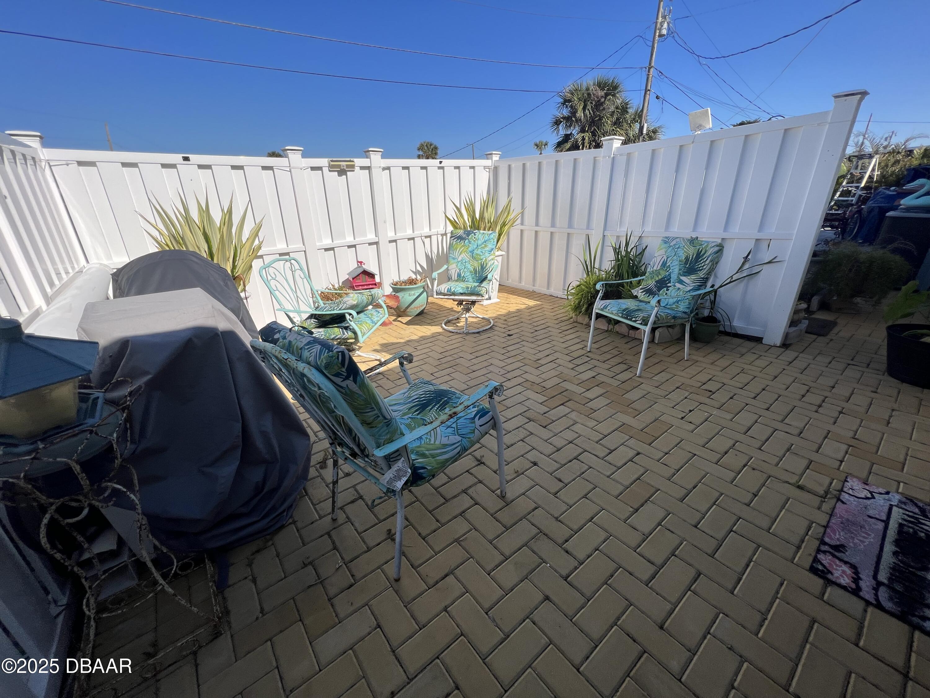 601 Robin Road, B