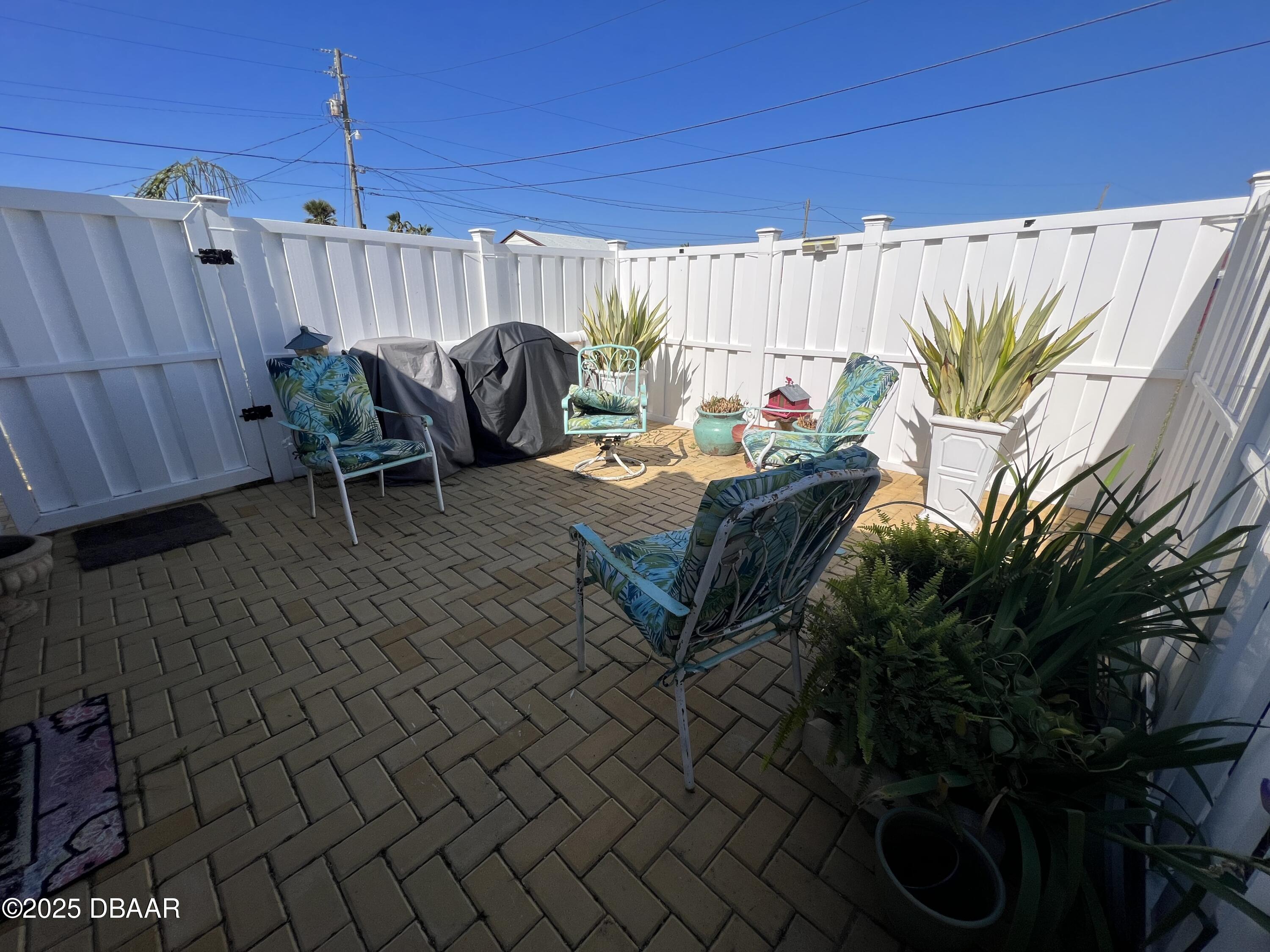 601 Robin Road, B