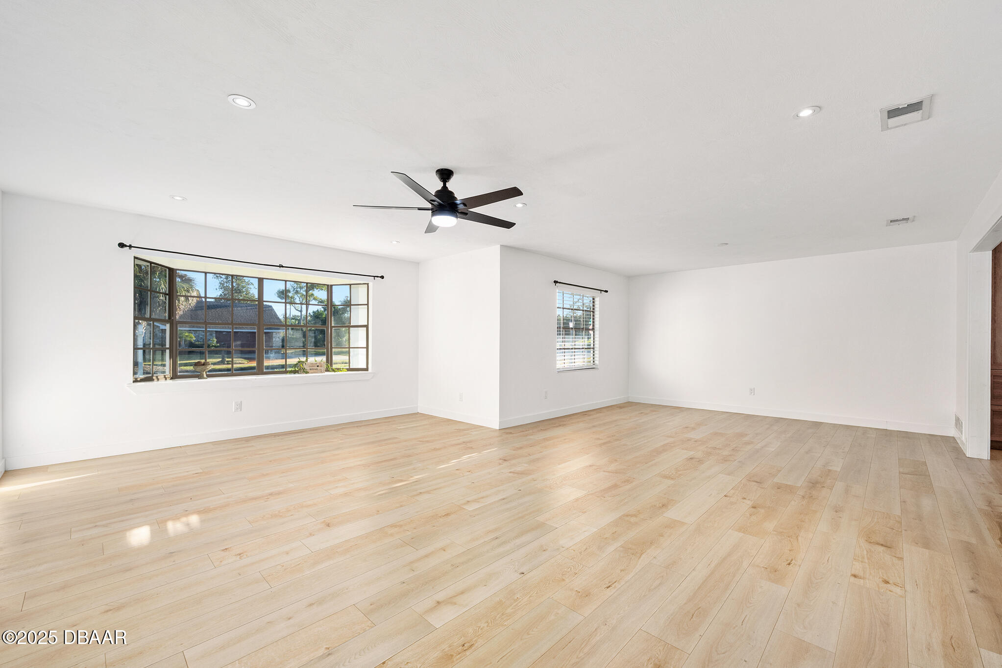 2 Avenue Bonita