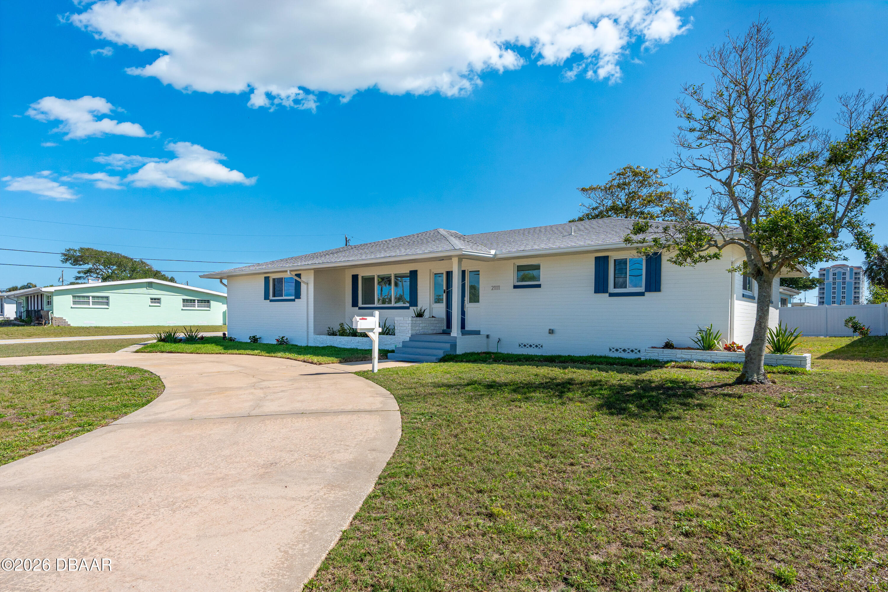 2111 S Peninsula Drive