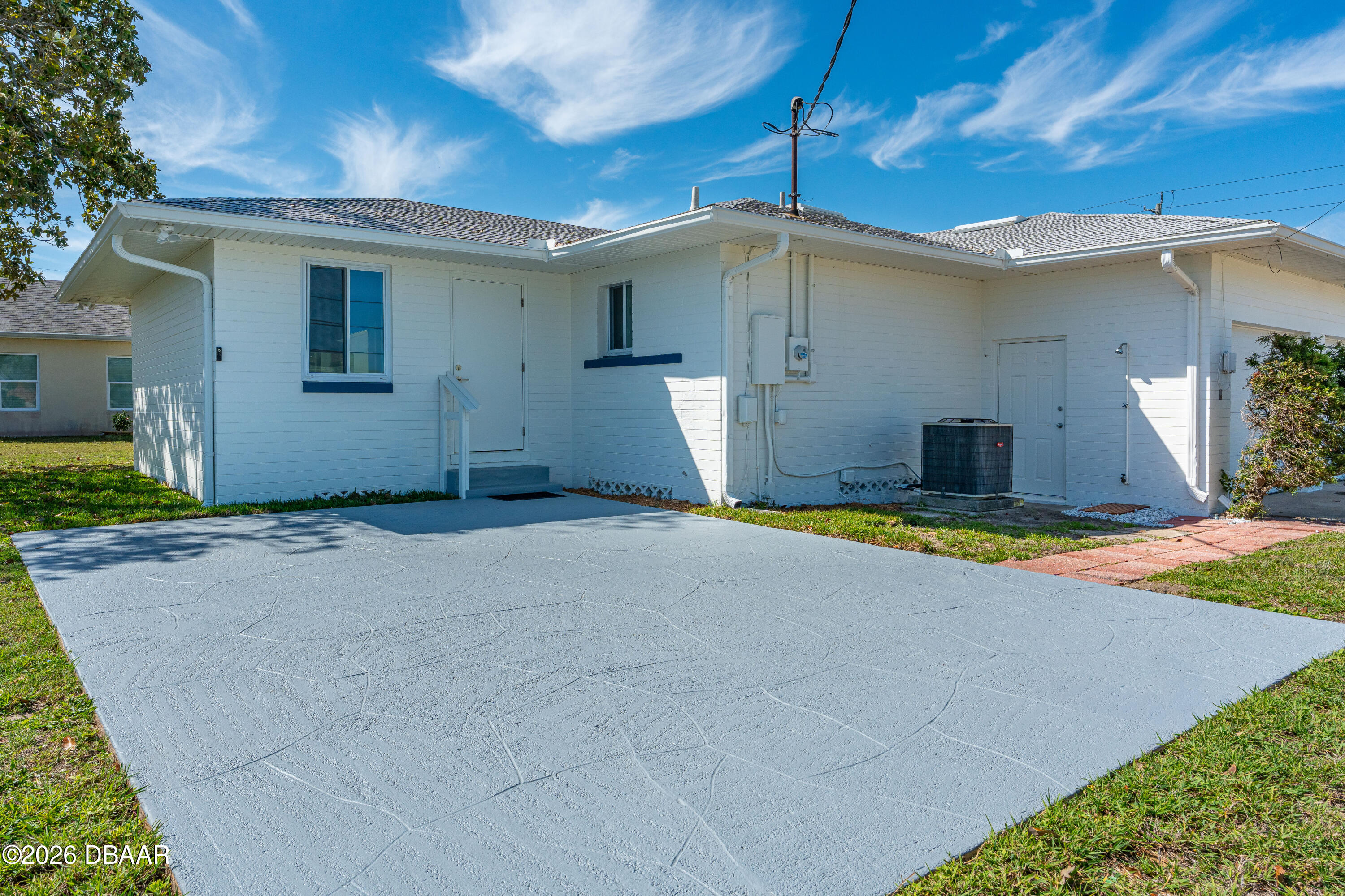 2111 S Peninsula Drive