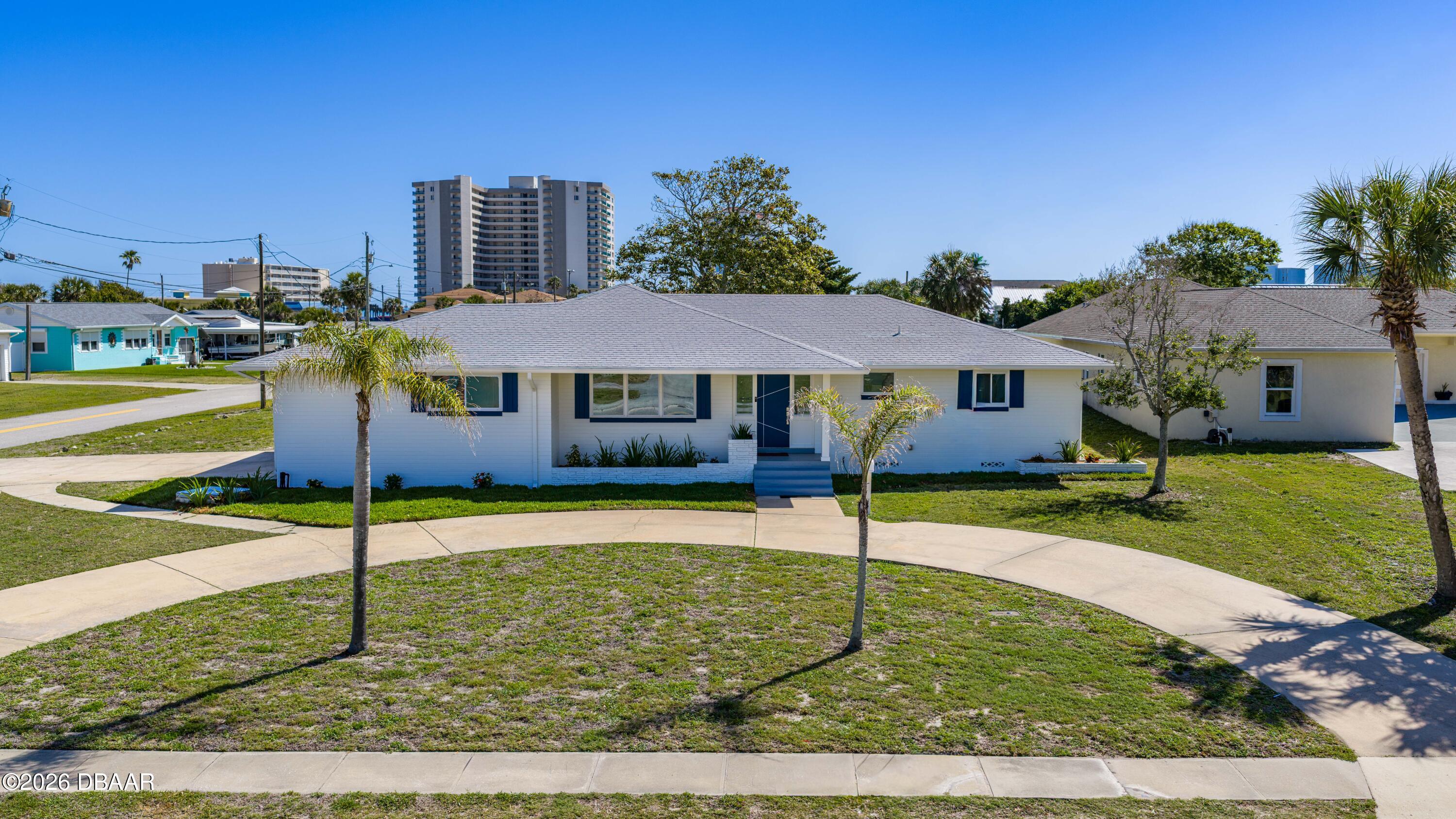 2111 S Peninsula Drive