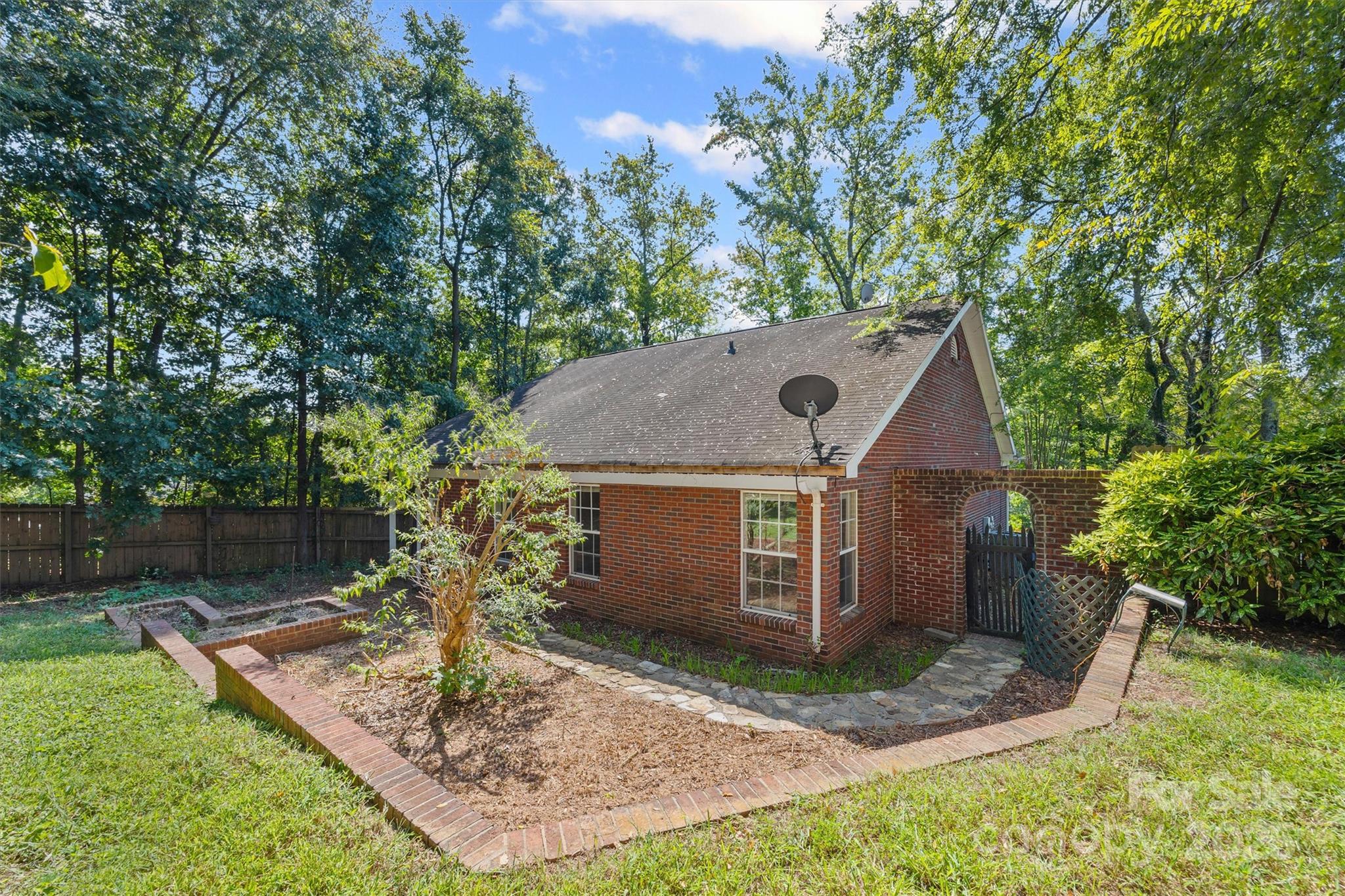 15901 Lawyers Road