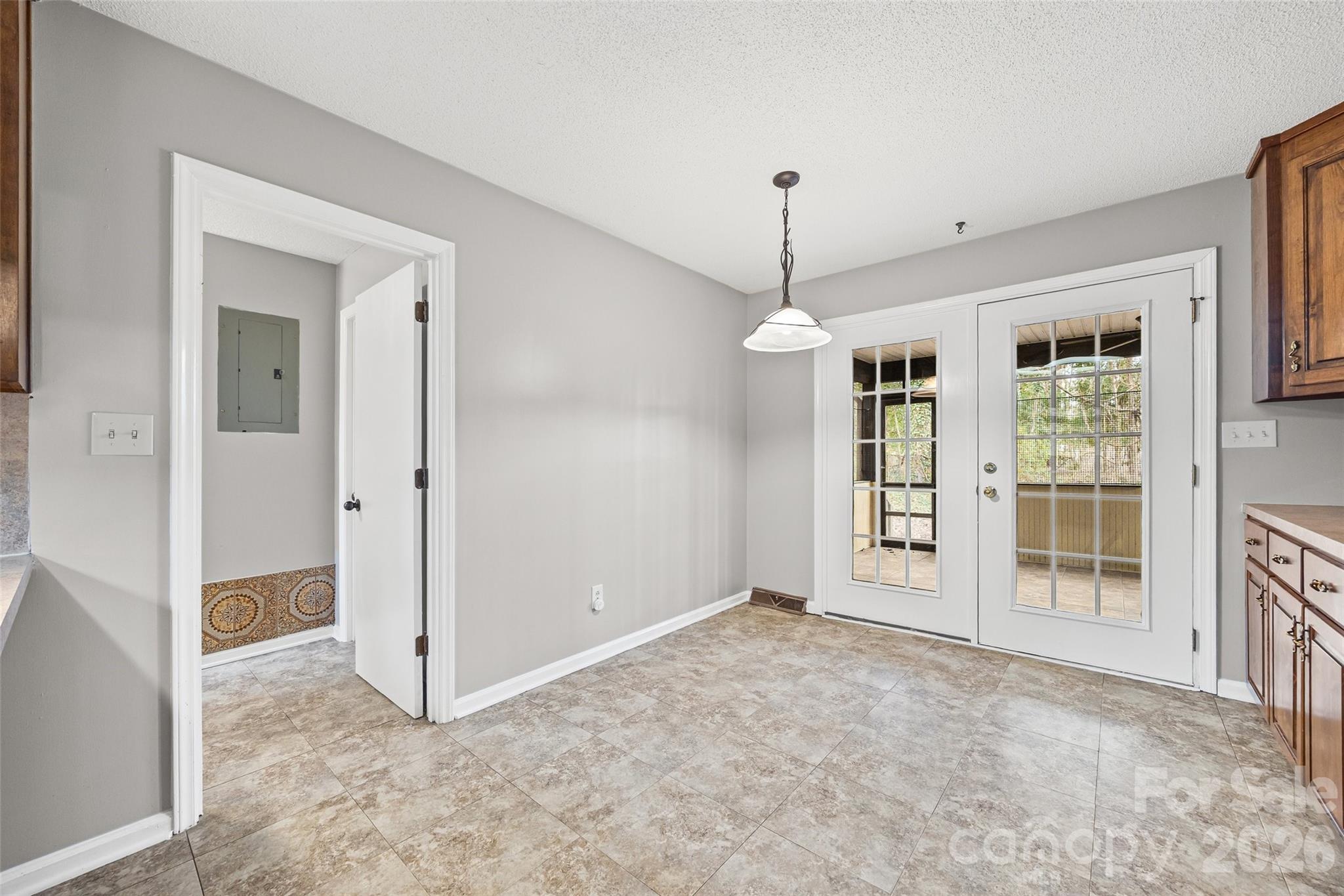 2206 Canberra Drive