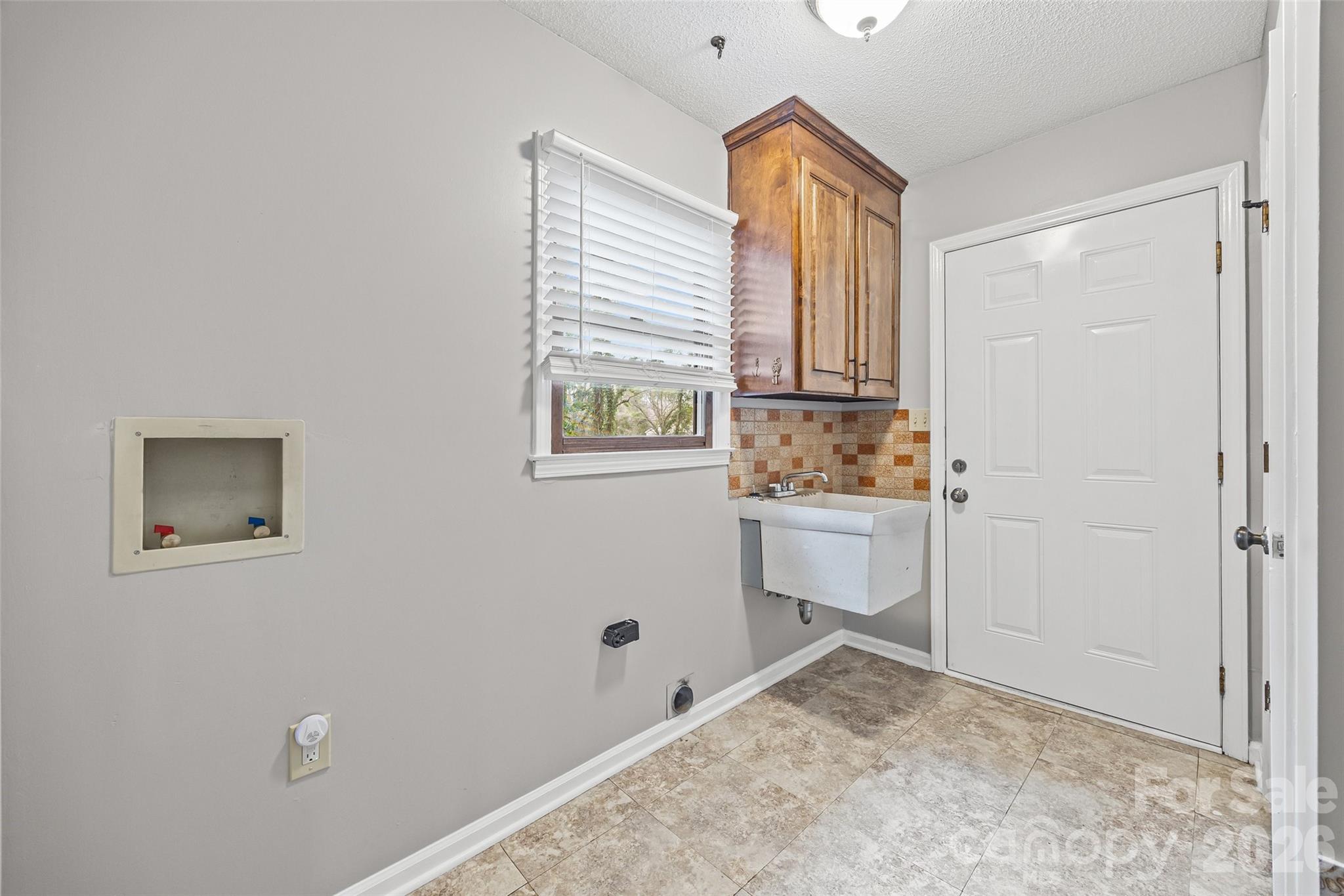 2206 Canberra Drive