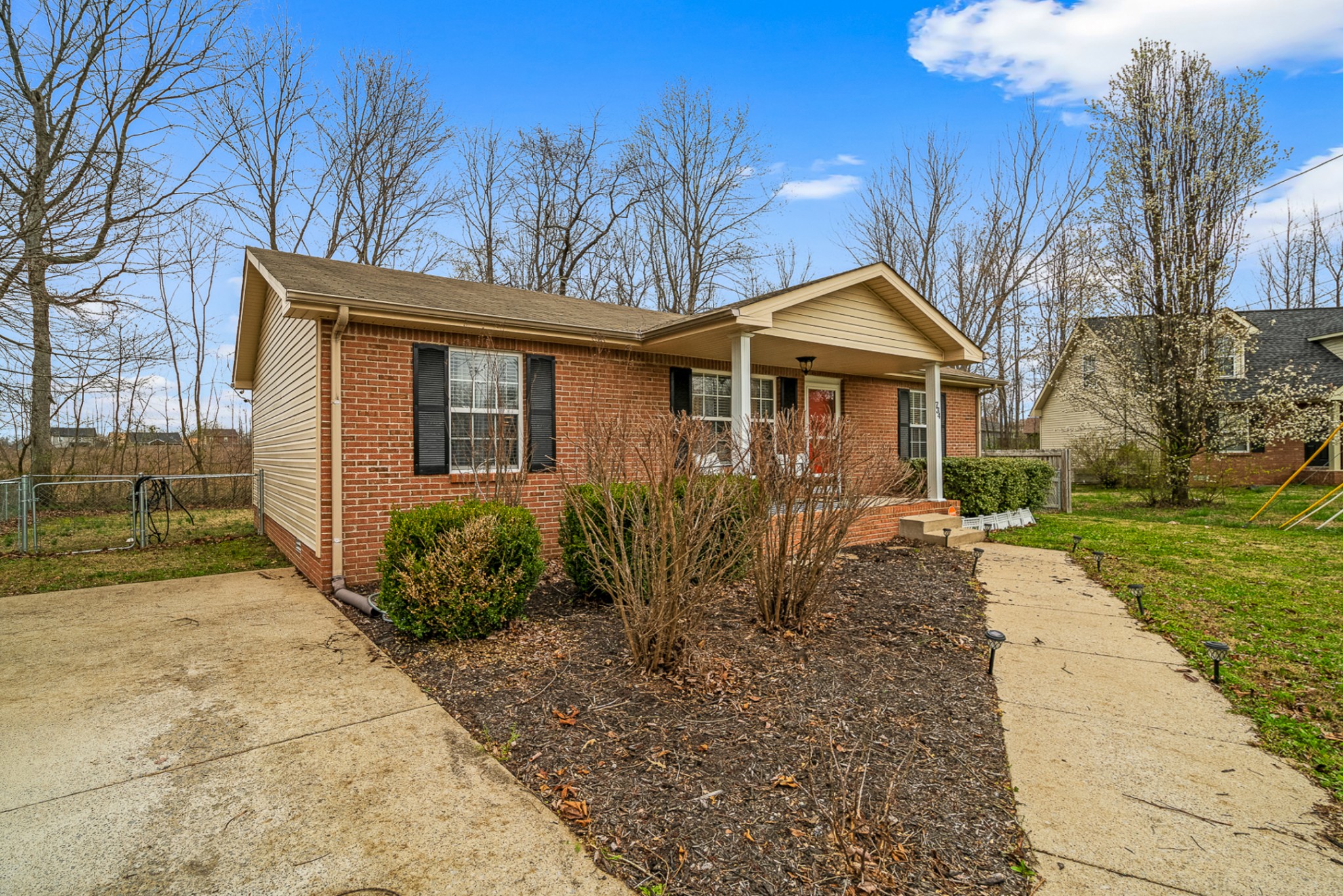 734 Noble Dr