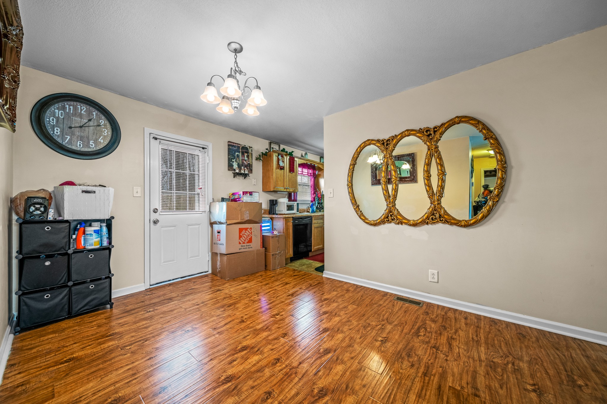 734 Noble Dr