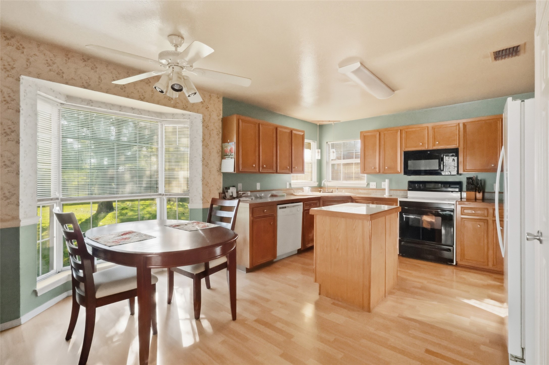 4907 General Ashley Drive