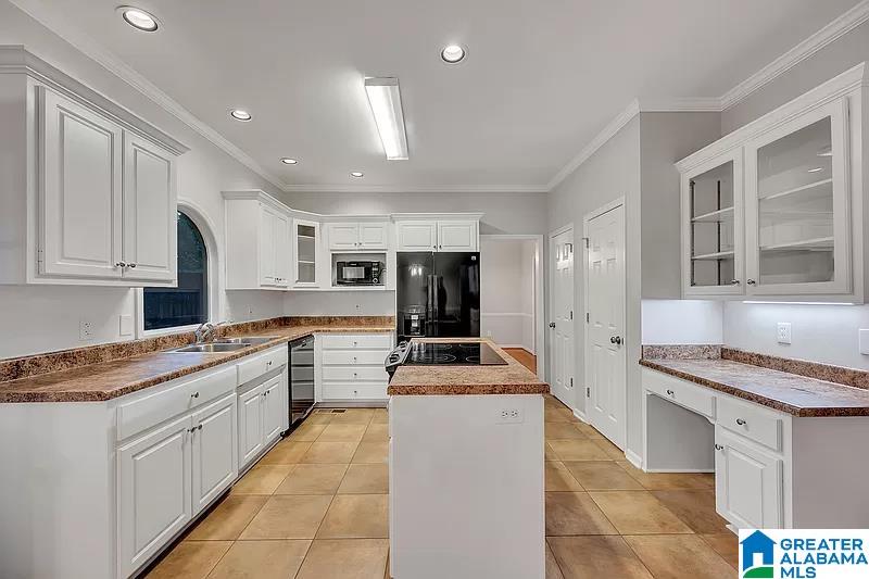 1812 STRAWBERRY LANE