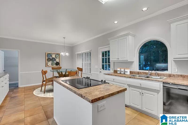 1812 STRAWBERRY LANE