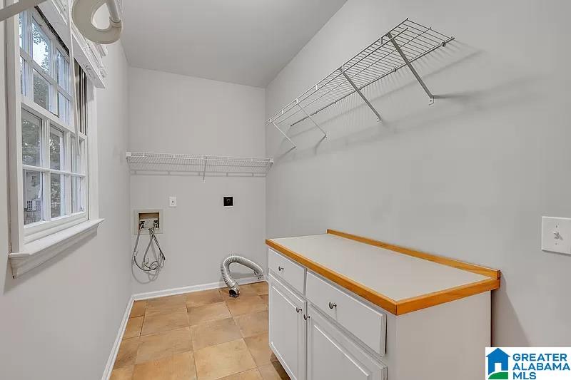 1812 STRAWBERRY LANE