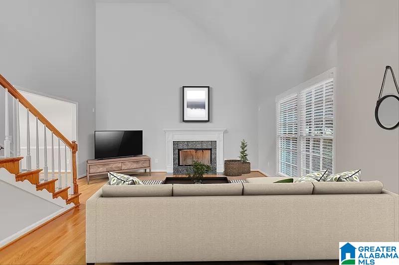 1812 STRAWBERRY LANE