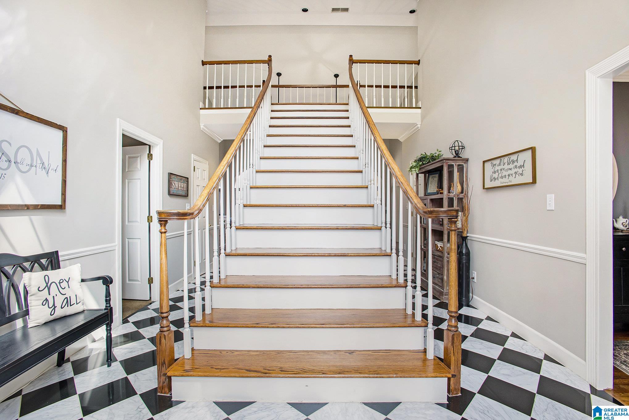 1562 FAIRWAY VIEW DRIVE