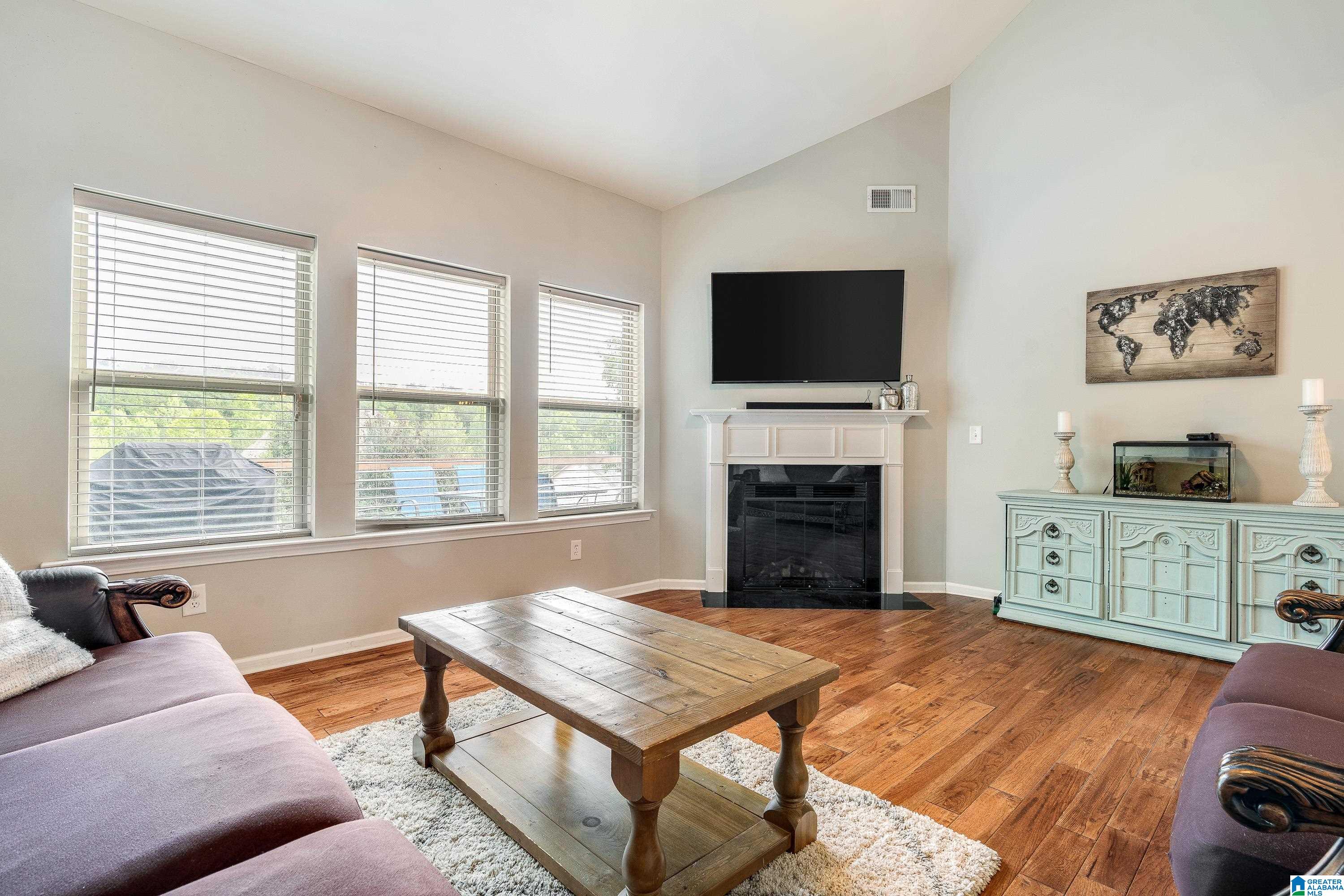 915 BROOKHAVEN DRIVE