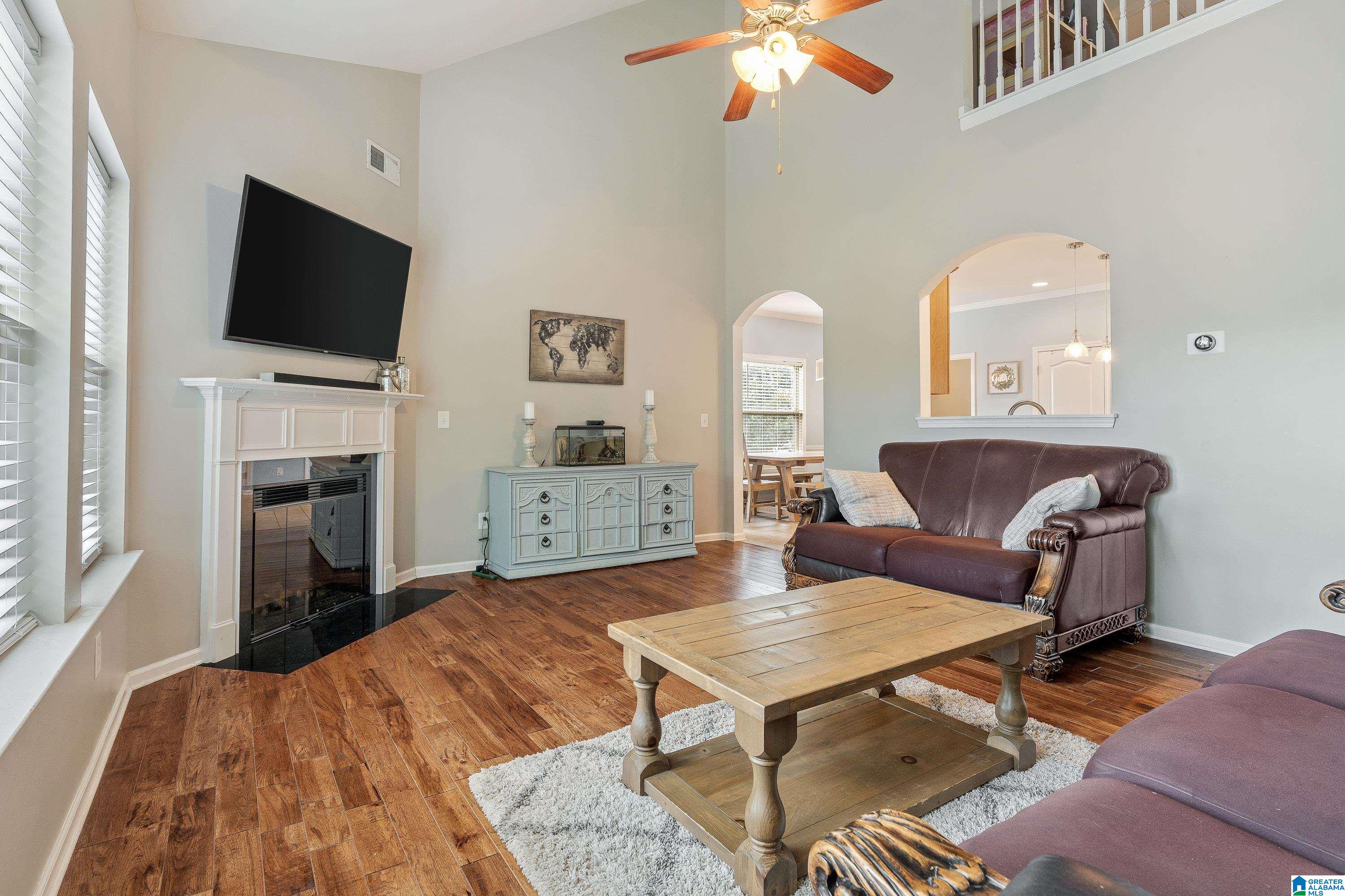 915 BROOKHAVEN DRIVE