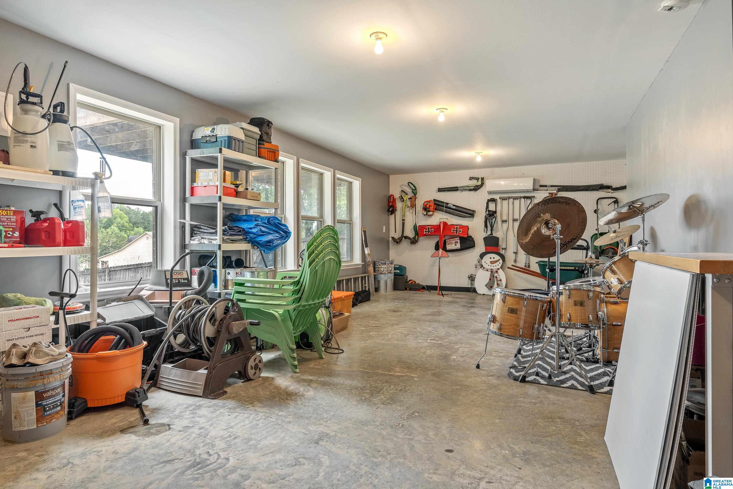 915 BROOKHAVEN DRIVE