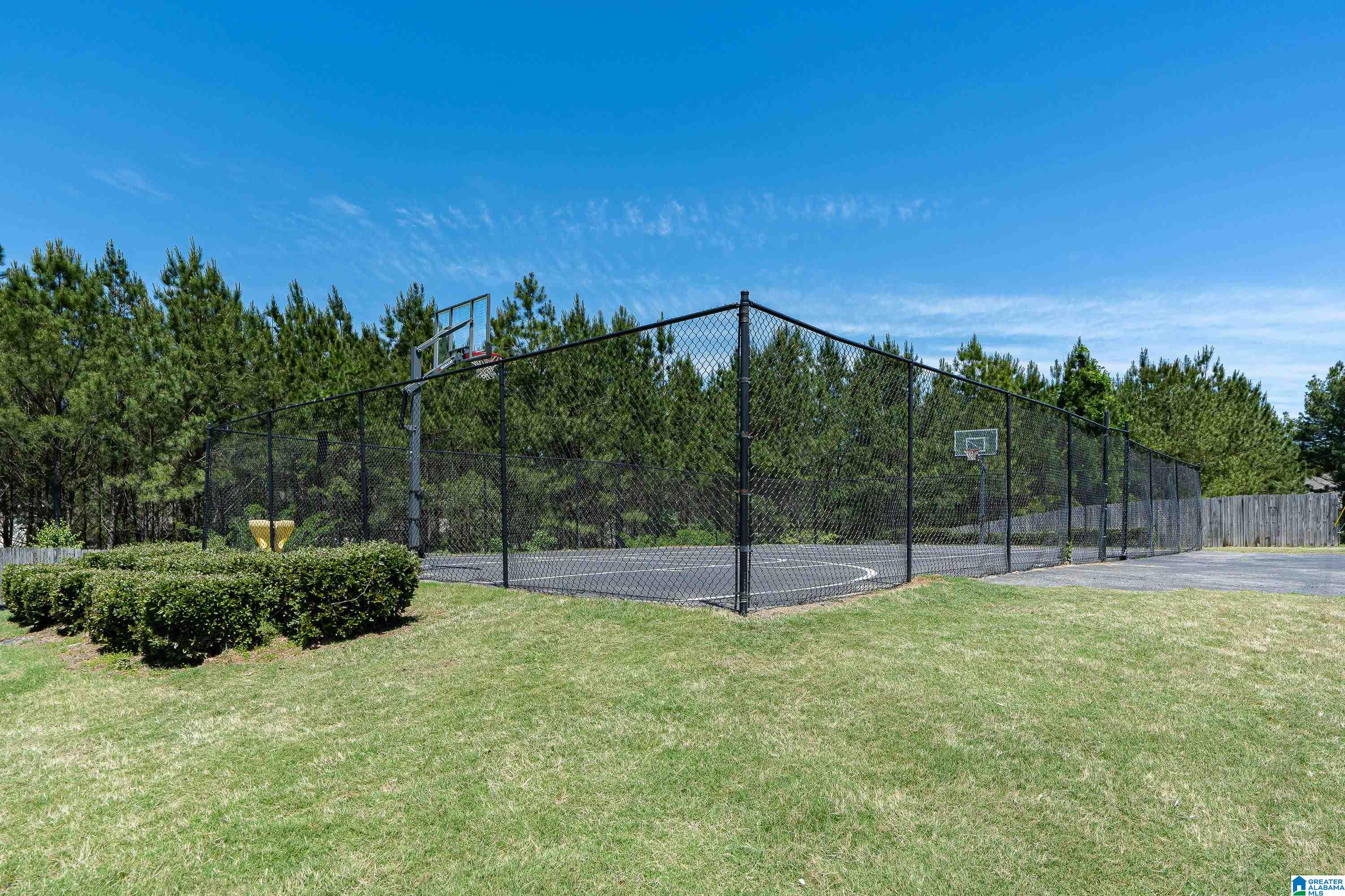 915 BROOKHAVEN DRIVE