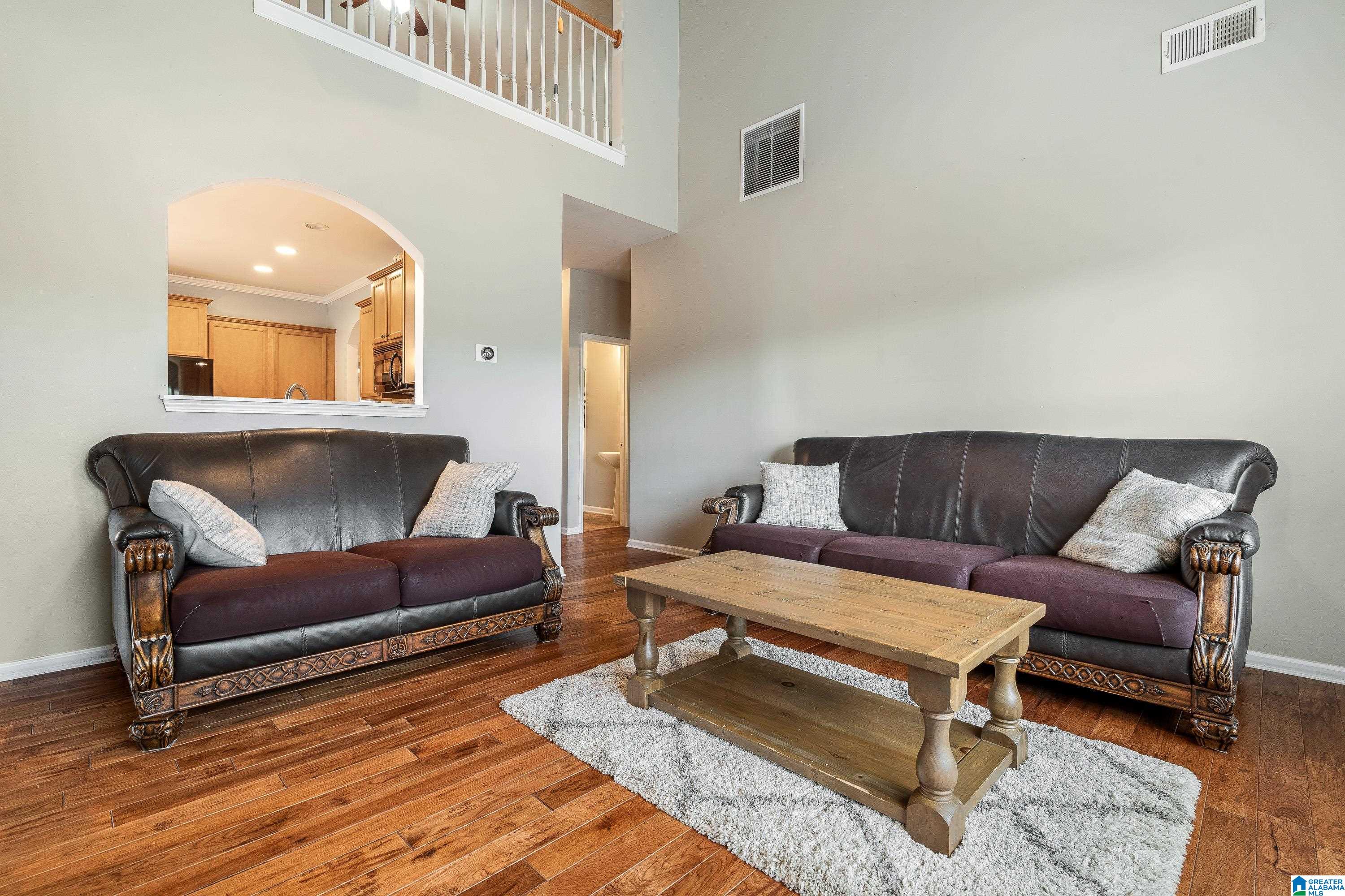 915 BROOKHAVEN DRIVE
