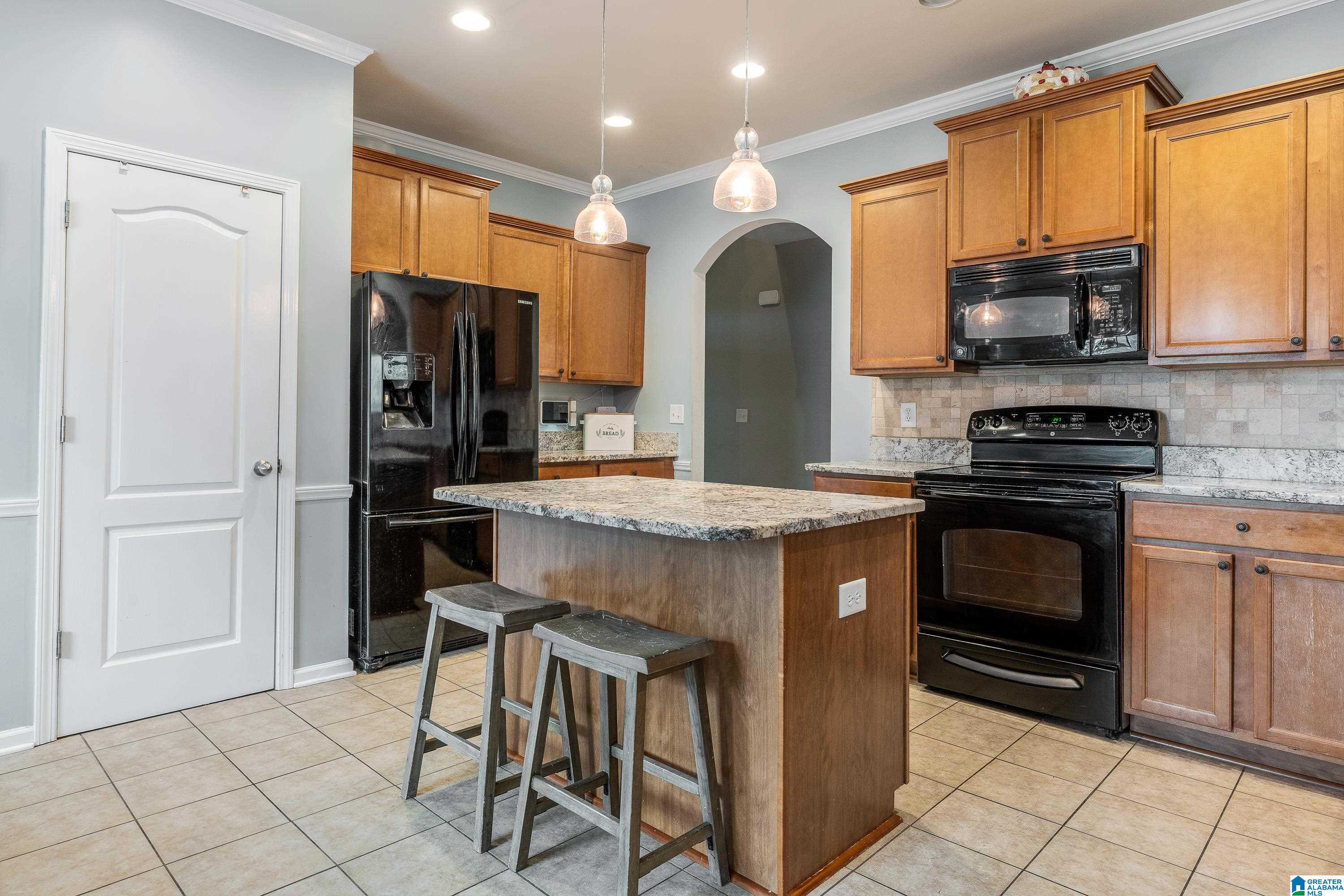 915 BROOKHAVEN DRIVE