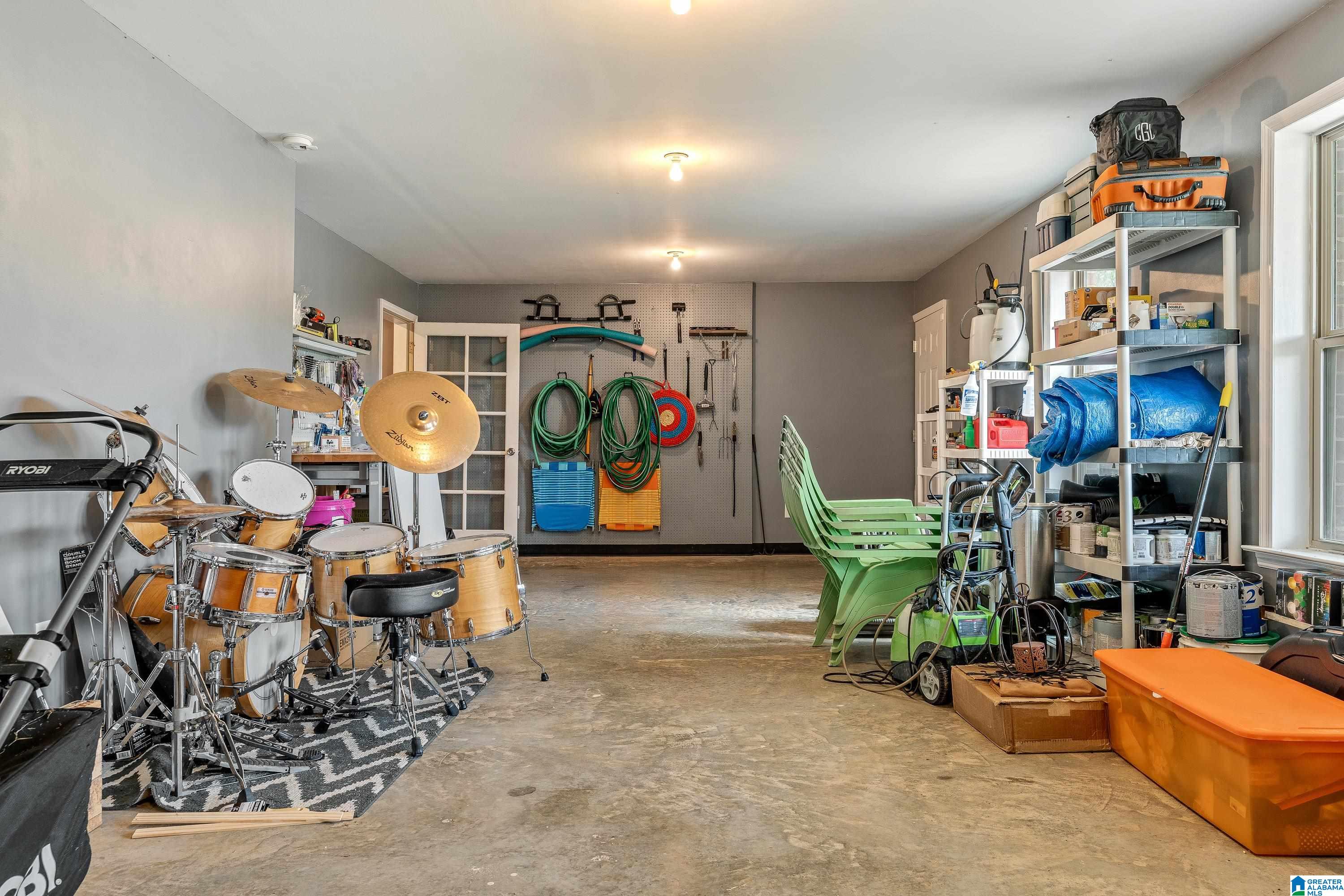 915 BROOKHAVEN DRIVE