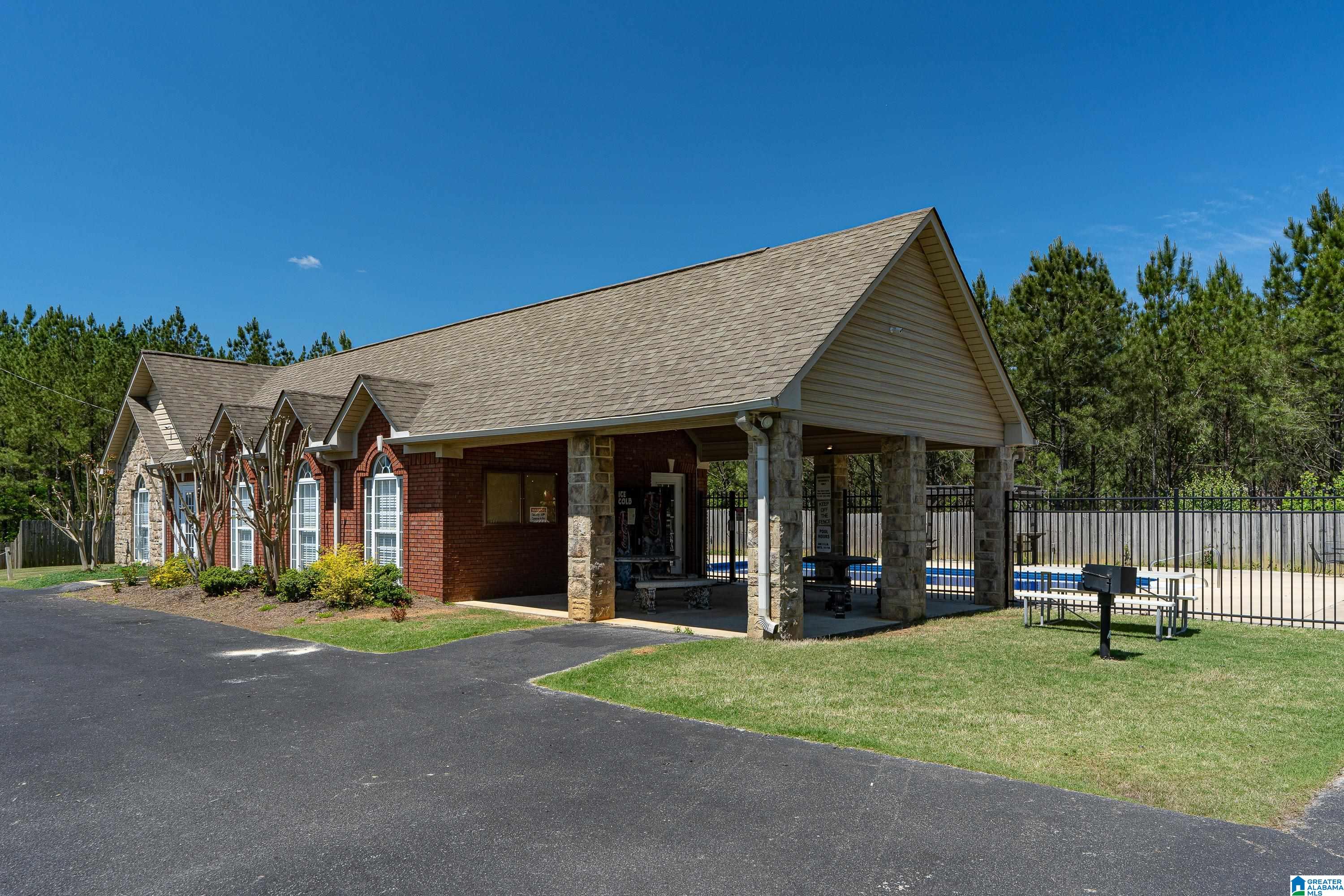 915 BROOKHAVEN DRIVE