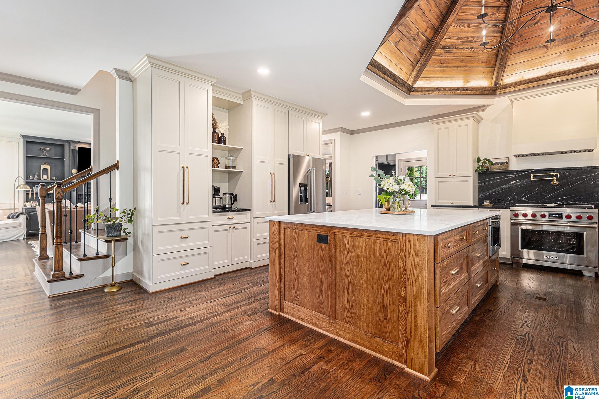 705 OAKLINE CIRCLE