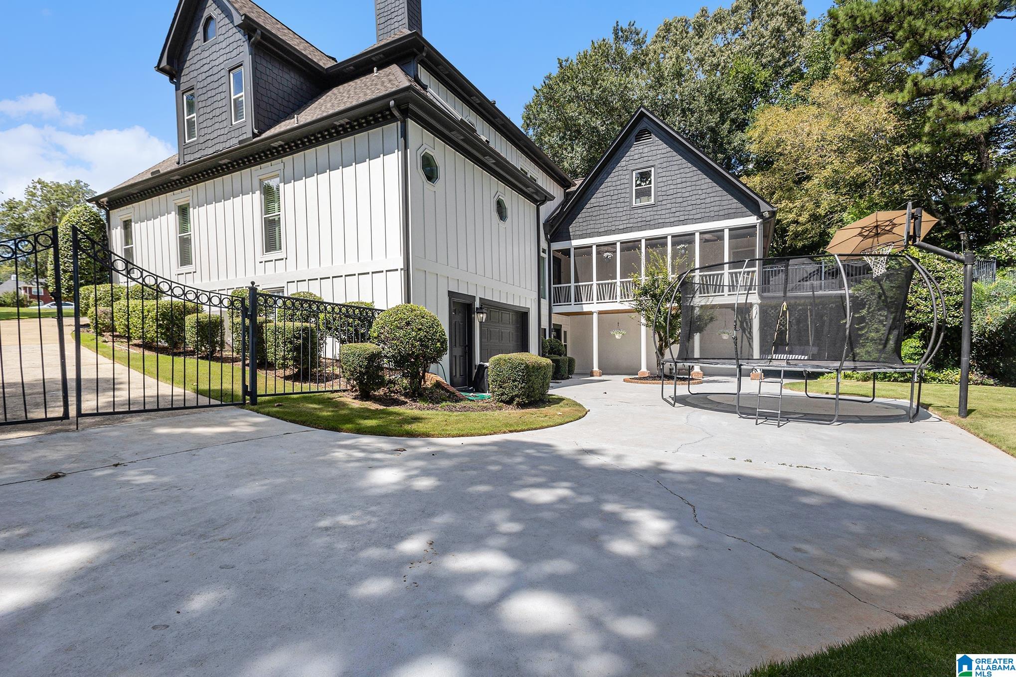 705 OAKLINE CIRCLE
