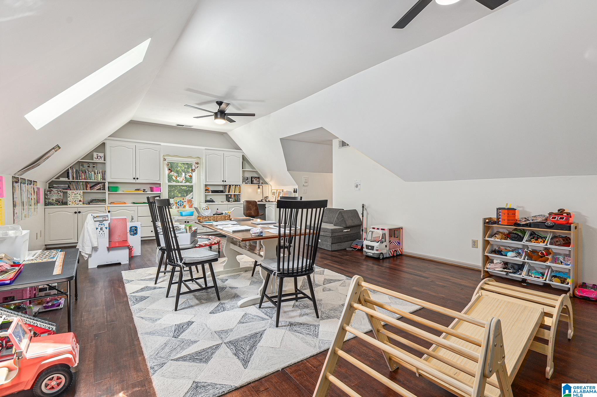 705 OAKLINE CIRCLE