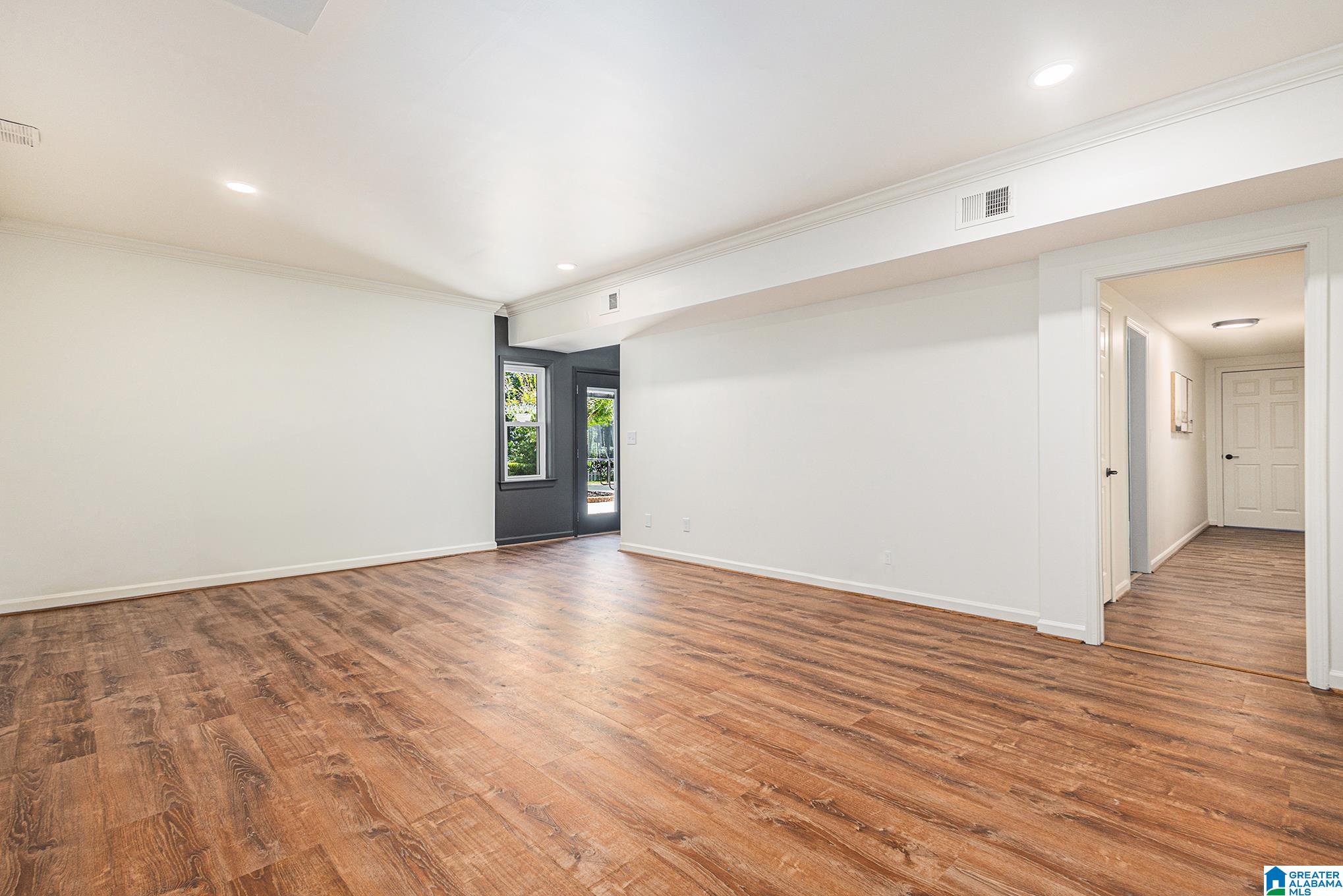 705 OAKLINE CIRCLE