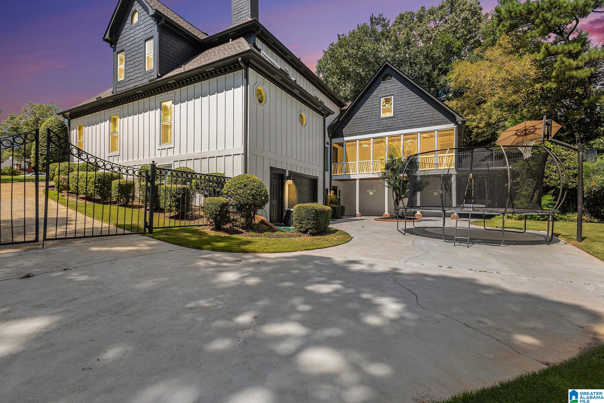 705 OAKLINE CIRCLE