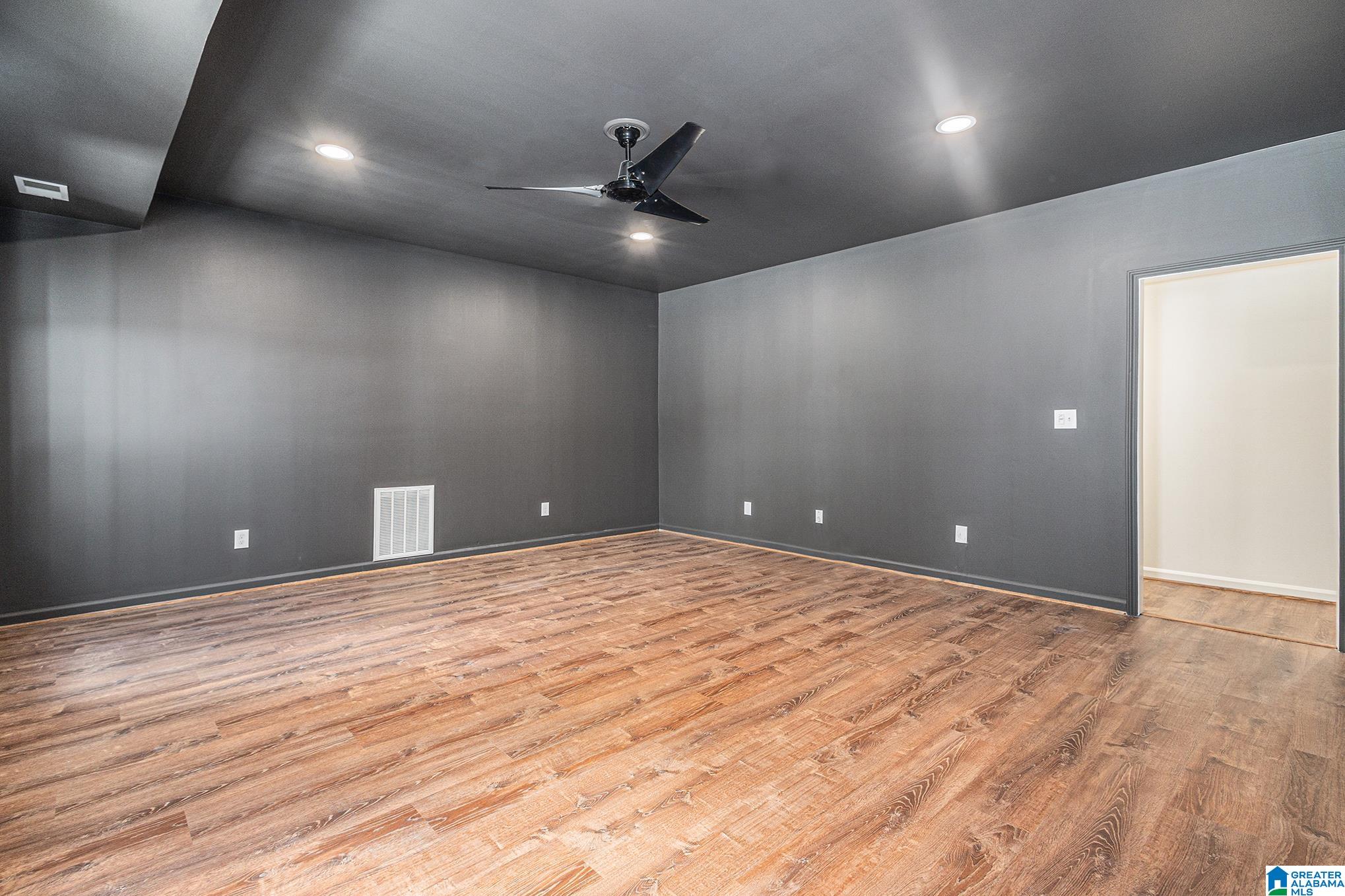 705 OAKLINE CIRCLE