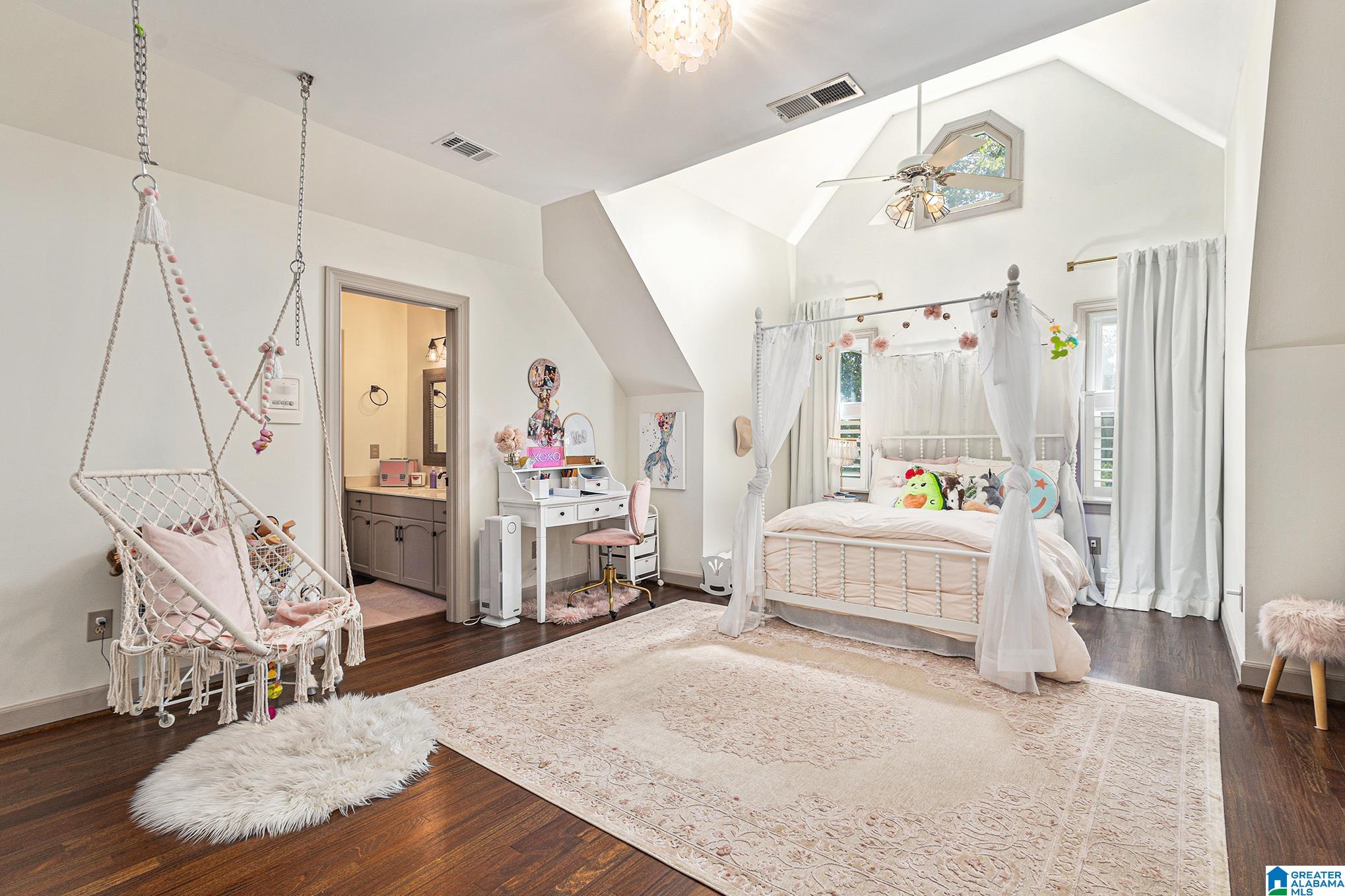 705 OAKLINE CIRCLE