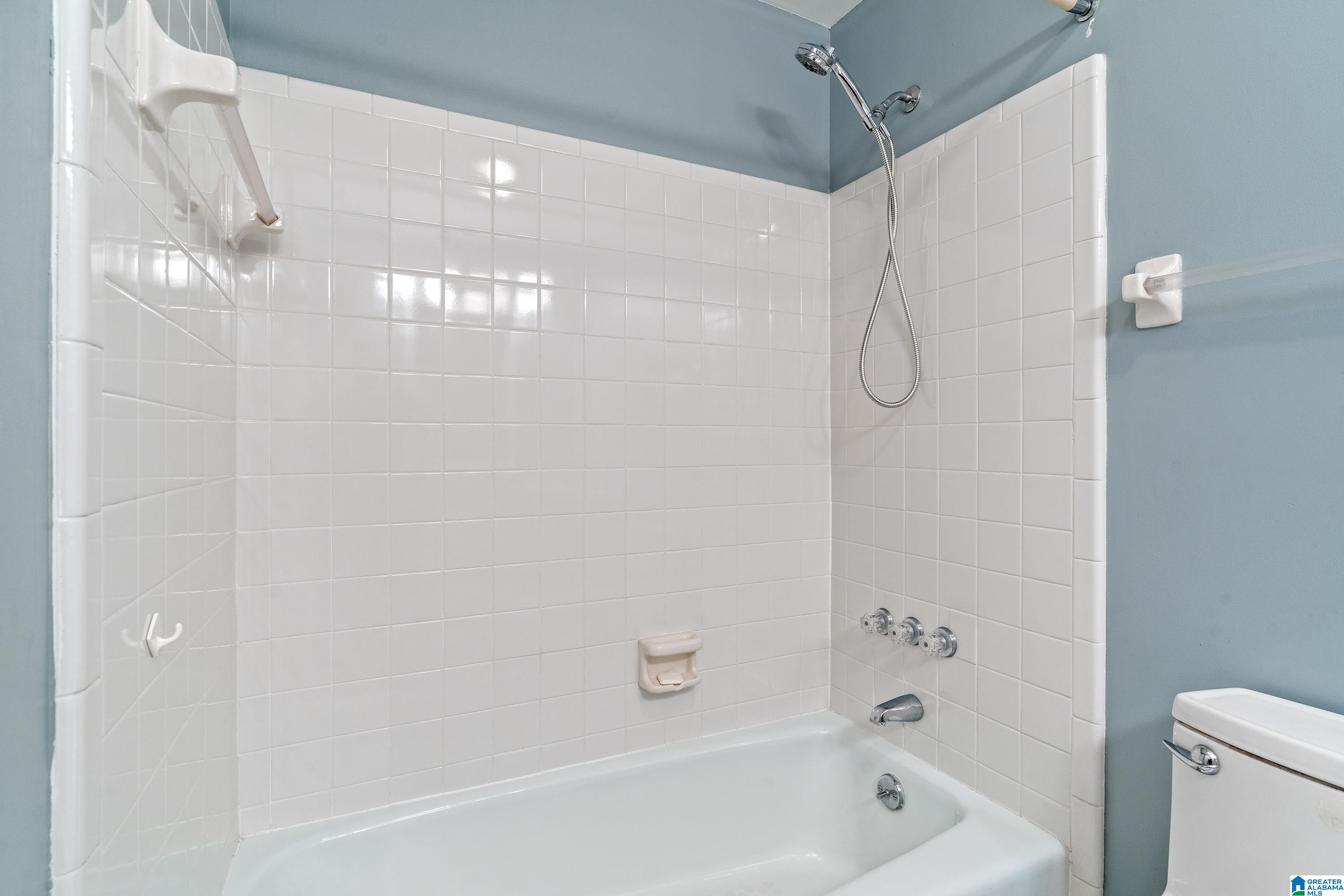 2400 CANDLEBROOK DRIVE