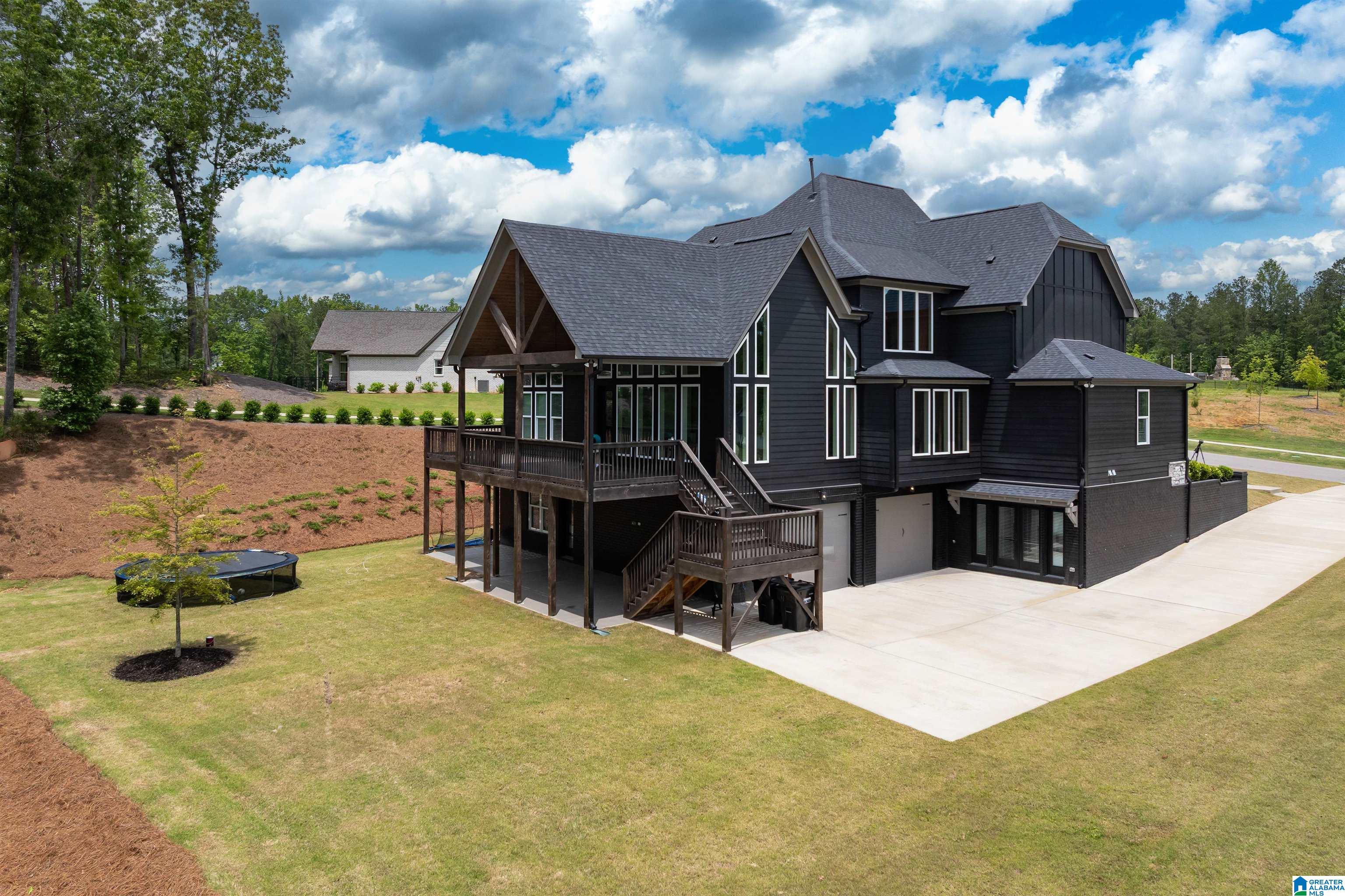 916 LIVVY LANE
